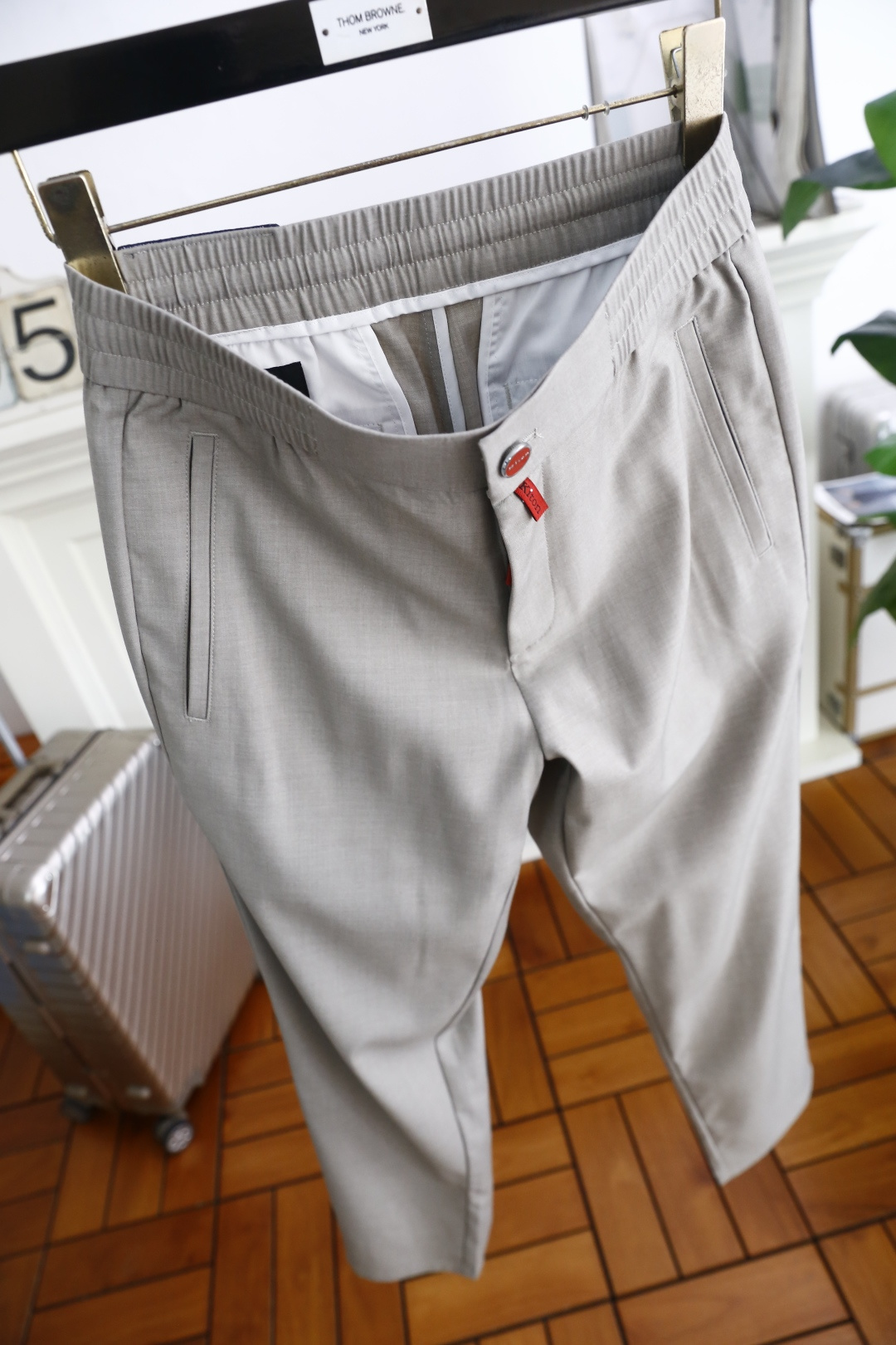 🔥kiton.25夏季时尚男士薄款休闲西裤！采用进口舒适透气面料，奢华经典品牌字母LOGO设计 松紧腰搭