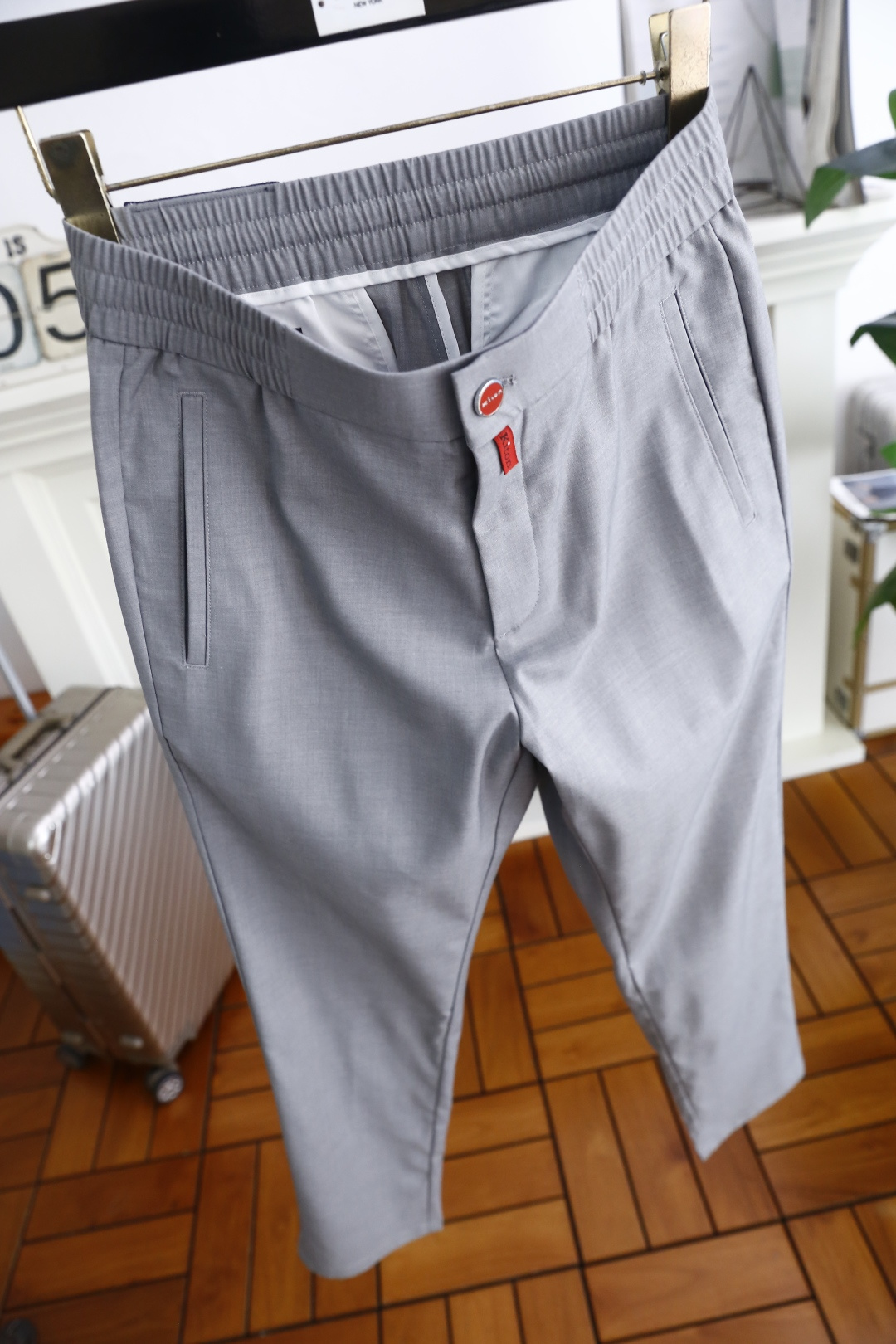 🔥kiton.25夏季时尚男士薄款休闲西裤！采用进口舒适透气面料，奢华经典品牌字母LOGO设计 松紧腰搭