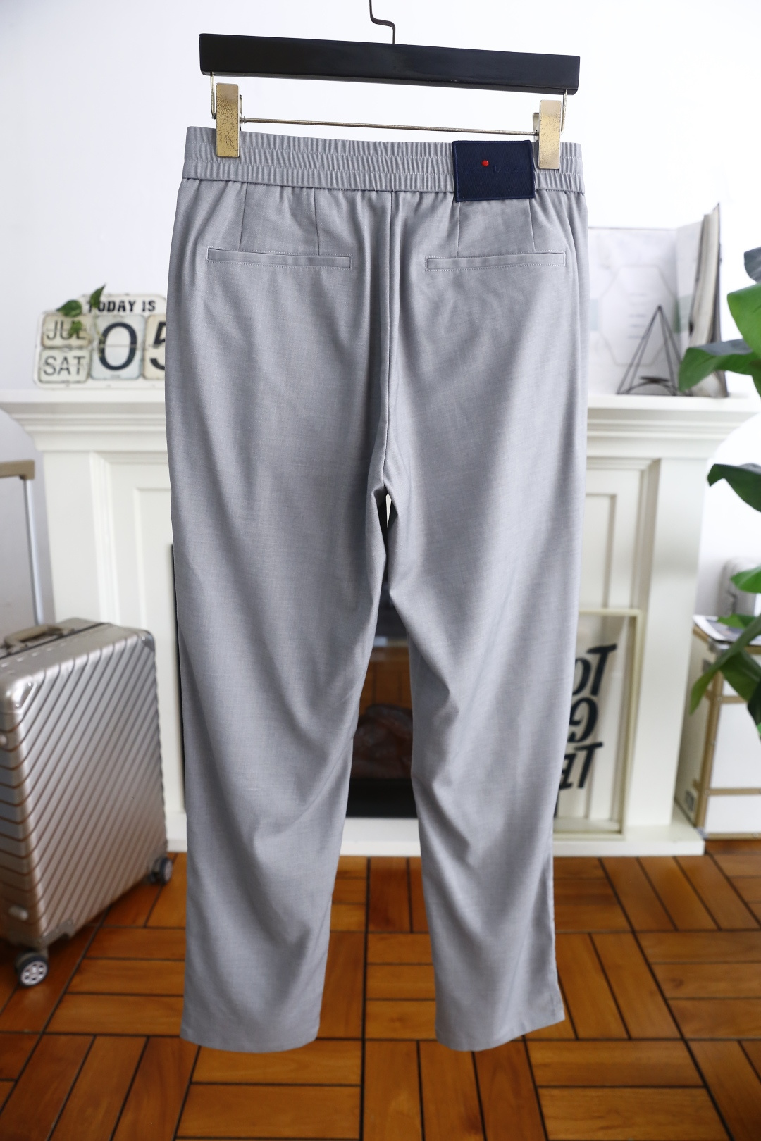 🔥kiton.25夏季时尚男士薄款休闲西裤！采用进口舒适透气面料，奢华经典品牌字母LOGO设计 松紧腰搭