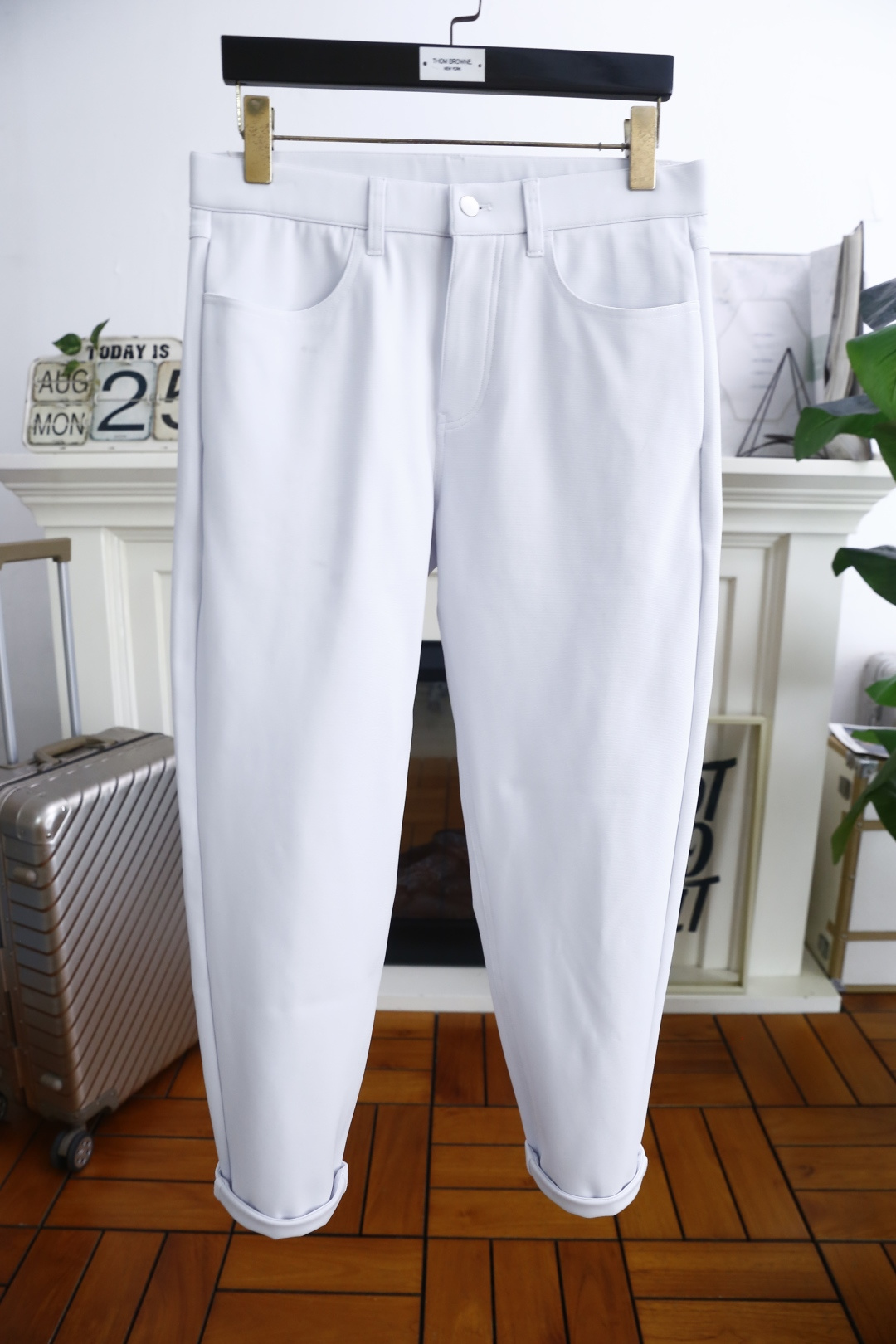 NO:519945,Jeni*/Ze*na. 2025 autumn new fashion men's casual trousers!  Luxurious classic clean version design!  It greatly improves matching. Combined style. The two-sided pocket design is made of Japanese Toray elastic cotton fabric. It is made of customer-supplied blended material. It is skin-friendly, soft and breathable, and has a good feeling of wearing. The full-quality hardware and accessories are ordered, and it is a must-have item in autumn!  Counter size 30-40, with 35/no 37-39, shipped the next day!  ,zegna,alexander wang19860909杰尼*/Ze*na. 2025秋季新款时尚男士休闲西裤！奢华经典净版设计！大大提升了搭配性 合体的版型 两侧插袋设计 采用日本东丽弹力棉面料 客供混纺的材质 亲肤柔软透气,有着很好的穿着体感 五金辅料全品相订单,秋季必备单品！专柜尺码30-40,有35/无37-39,隔天出货！,,zegna,alexander wang,Men's clothing