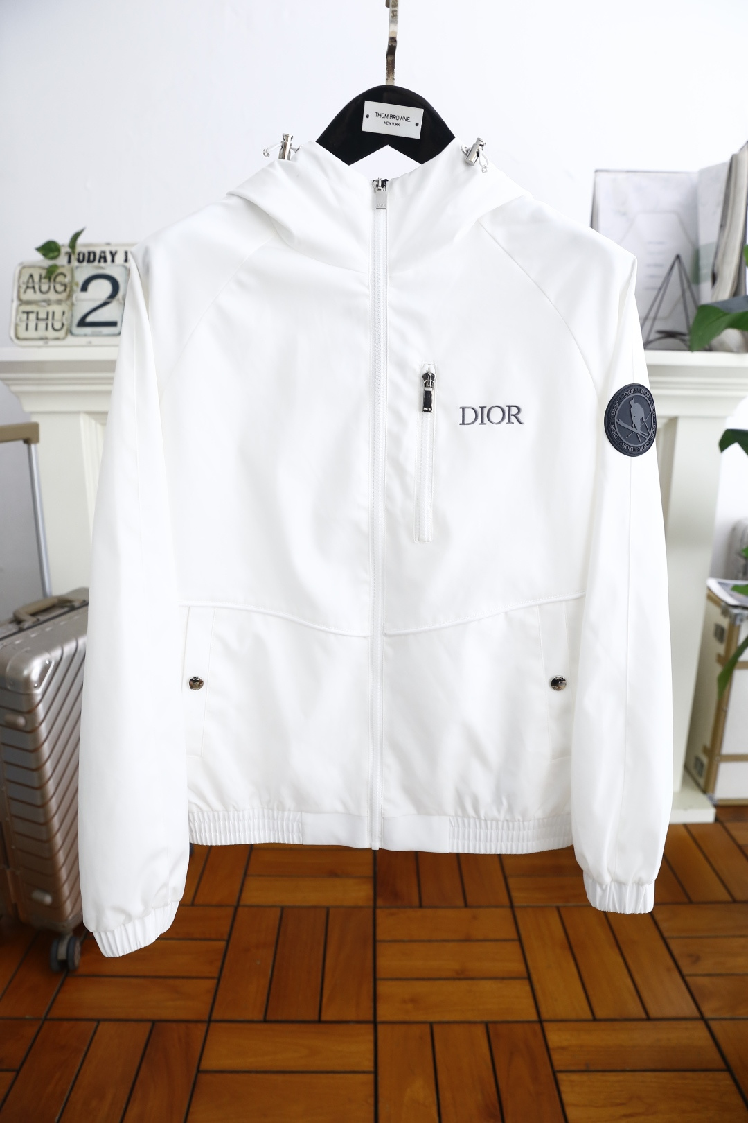 NO:519944,Dior/Christian D*or. 2025 autumn new fashion men's hooded jacket luxury brand classic original letter logo design high-end customization. Anyone can drive easily. It uses imported high-end comfortable windproof fabrics, soft hand, comfortable and stylish luxury fashion craftsmanship styles, orders from foreign trade companies, produced by domestic first-line OEM factories, customized high-density fabrics, luxurious classic designs, fashion essentials!  Complete three standards!  Highly recommended to purchase!  Counter size 48-56, shipped the next day!  ,dior,jackets & coats,hats,alexander wang19860909迪奥/Christian D*or. 2025秋季新款时尚男士连帽夹克奢华品牌经典原版字母logo设计高级定制 任何人都可以轻松驾驶 采用进口高档舒适防风面料 手软舒适有型奢华时尚工艺款式,外贸公司订单,国内一线代工厂出品,订制高密度面料,奢华经典设计,时尚必备单品！三标齐全！强烈推荐购入！专柜尺码48-56,隔天出货！,,dior,jackets & coats,hats,alexander wang,Men's clothing