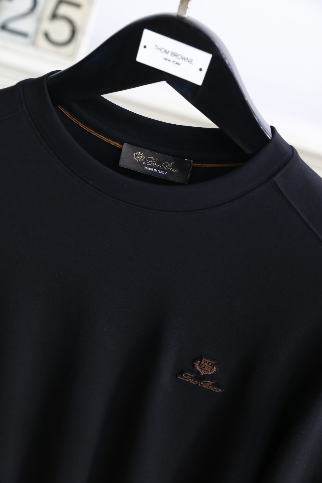 🔥lP🆕.2025秋季新品时尚男士圆领长袖🔥胸前奢华经典LOGO设计！绝对经得起时间的考验！！采用高档莫