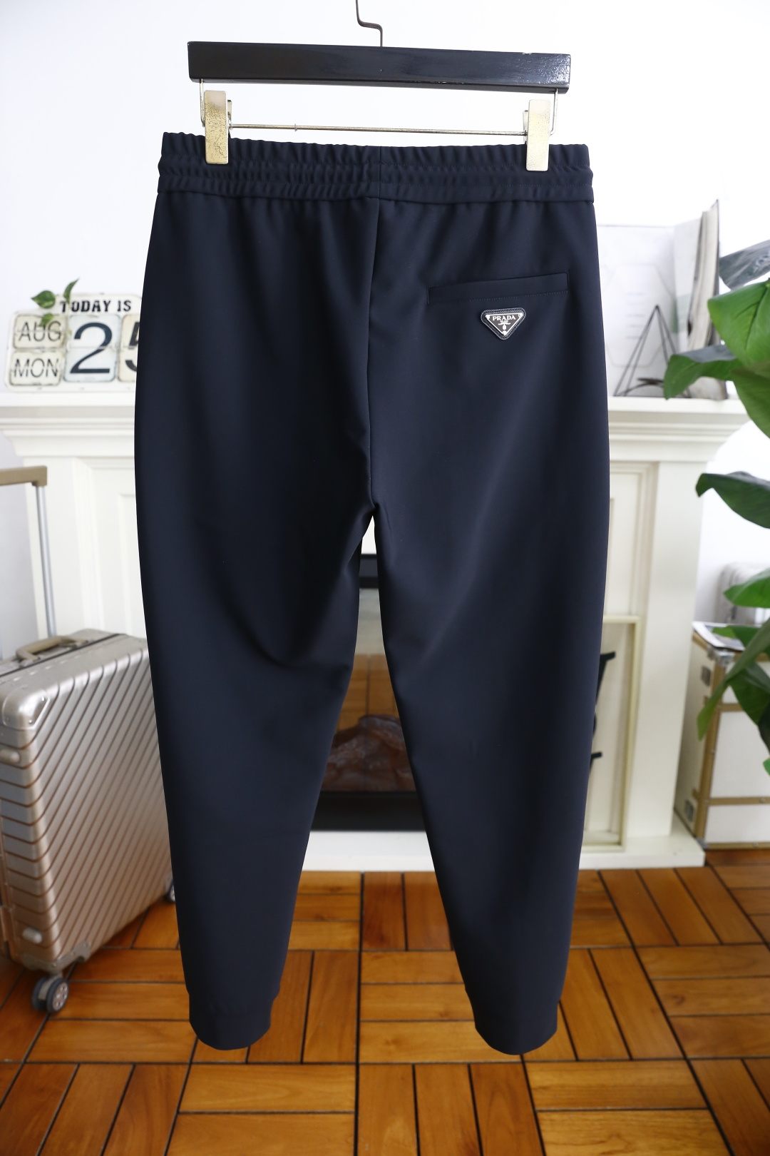 🔥普拉*/Pr*da.2025秋季新款🆕时尚男士原单拉链套装！奢华经典立领设计✅采用高档舒适保暖面料，高