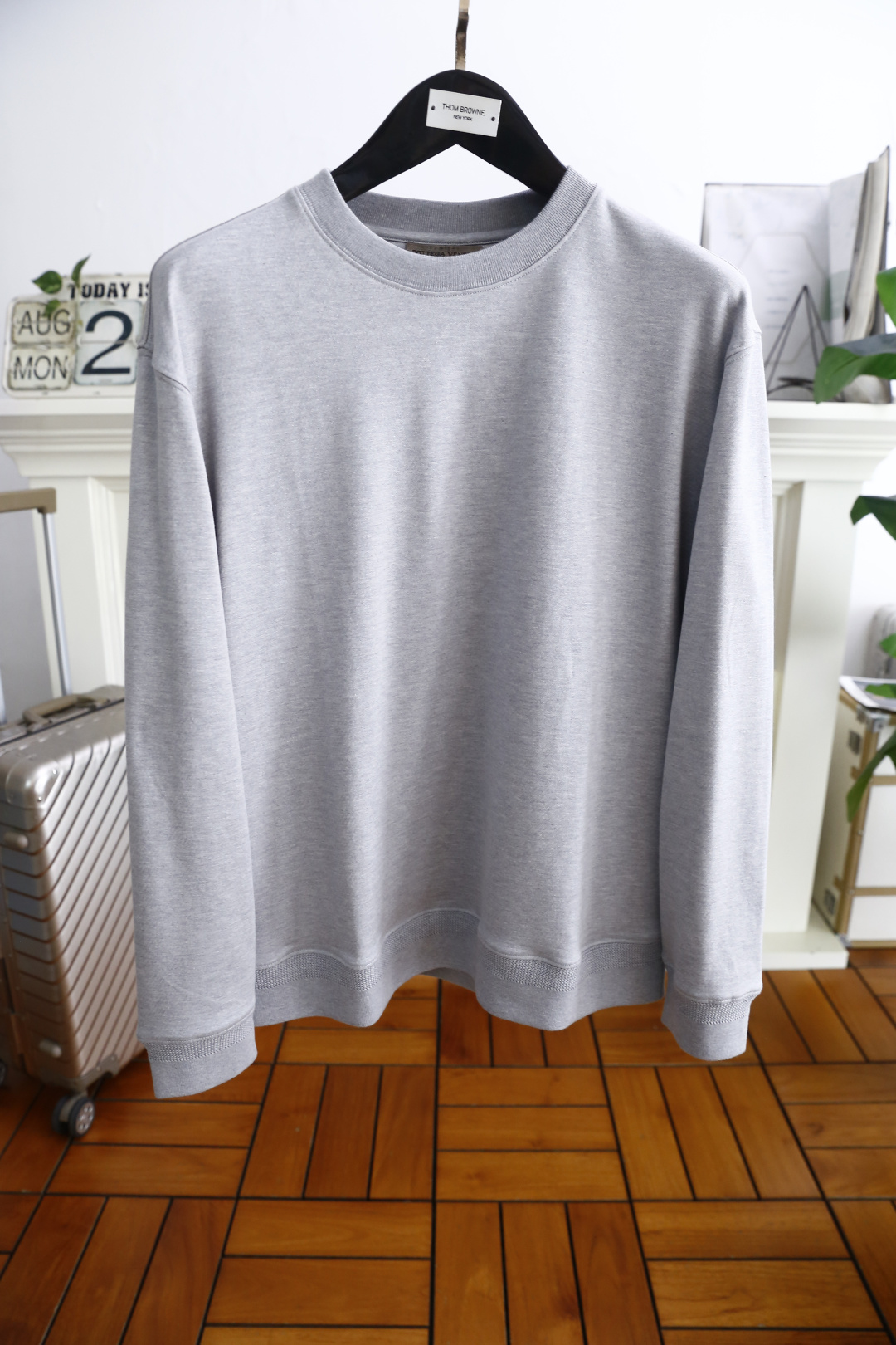 NO:521203,Bottega Ven*ta. 2025 autumn new product fashionable men's round neck sweatshirt luxury classic brand custom LOGO design!  It definitely stands the test of time!  !  It uses high-end comfortable long-length cotton fabric and super comfortable fabric, which is very high-end and must-have if you understand the goods!  The style and tailoring are slim styles, which are very exquisite, showing aura and highlighting the exquisiteness of business men. This is the unique feature, the right slim fit, and the upper body effect is very good!  Counter size M-4XL, shipped the next day!  , bottega veneta, bottega veneta, hoodie, sweatshirts, alexander wang19860909葆蝶家/Bottega Ven*ta. 2025秋季新品时尚男士圆领卫衣奢华经典品牌定制LOGO设计！绝对经得起时间的考验！！采用高档舒适长绒棉面料,超舒适面料,非常显档次懂货的必须入！版型剪裁属于修身款 非常精致,显气场,又会凸显商务男士的精致,这就是独到之处,恰到好处的修身,上身效果非常赞！专柜尺码M-4XL,隔天出货！,,bottega veneta,bottega veneta,hoodie,sweatshirts,alexander wang,Men's clothing