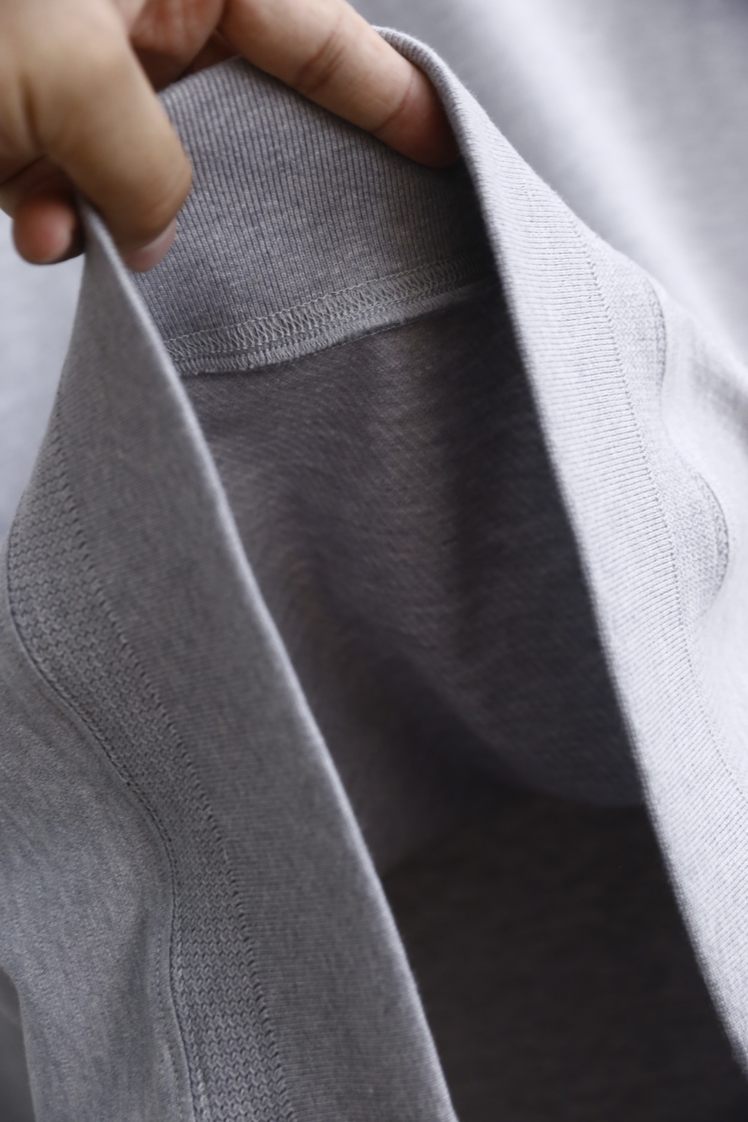 🔥葆蝶家/Bottega Ven*ta.2025秋季新品时尚男士圆领卫衣🔥奢华经典品牌定制LOGO设计！