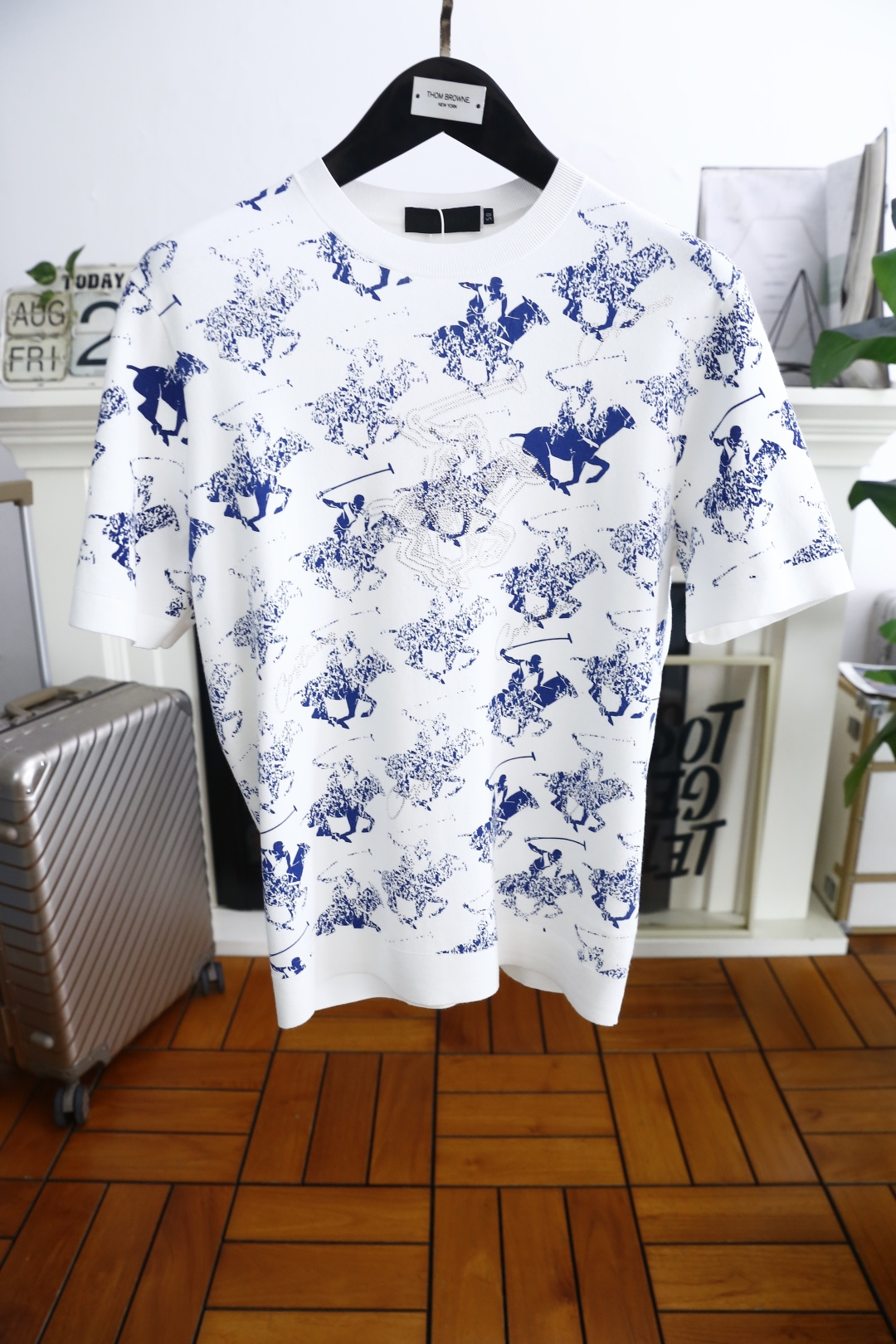 NO:521175,Burb*rry. 2025 autumn new fashion men's base knit sweater!  Fashionable classic round neck design!  Luxury classic brand Zhanma LOGO design!  High-end custom versatile styles that anyone can easily control with. Use top-quality comfortable knitted fabrics!  It is very high-end and understandable. It must be purchased!  Soft, skin-friendly and breathable, and has a very crisp and drooping feeling. The upper body is fashionable and fashionable, and it is a must-have item for trendy men!  Counter size 48-56, shipped the next day!  ,burberry,burberry,alexander wang19860909巴宝丽/Burb*rry. 2025秋季新品时尚男士打底针织衫！时尚经典圆领设计！奢华经典品牌战马LOGO设计！高级定制百搭款式 任何人都可以轻松驾驭 采用顶级舒适针织面料！非常显档次懂货的必须入！柔软亲肤透气 ,又有很好的挺括 垂感 上身时尚潮流色系,潮男必备单品！专柜尺码48-56,隔天出货！,,burberry,burberry,alexander wang,Men's clothing