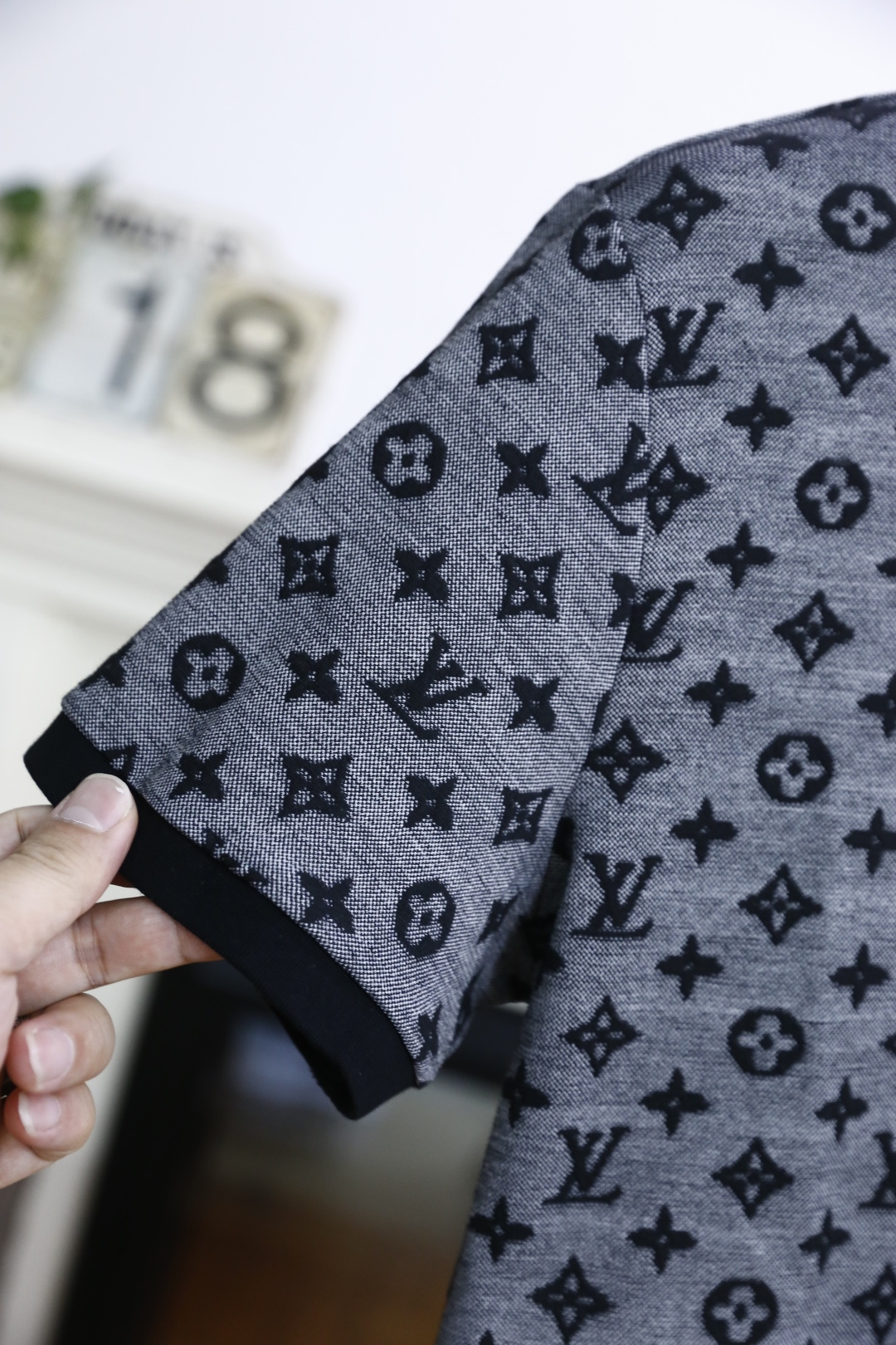 🔥路易威*/Louis Vuitt*n.2025夏季时尚男士翻领套装！奢华品牌满幅老花经典LOGO设计！