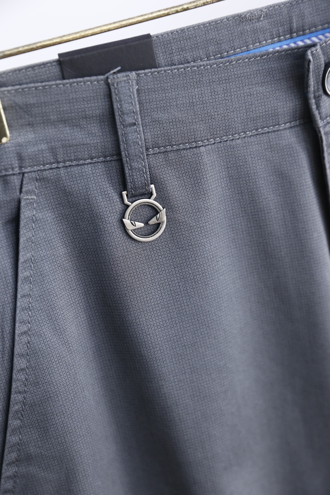 🔥芬迪/Fe*di.2025夏季时尚男士休闲西裤！采用舒适透气面料，奢华经典品牌LOGO设计！上身随意舒