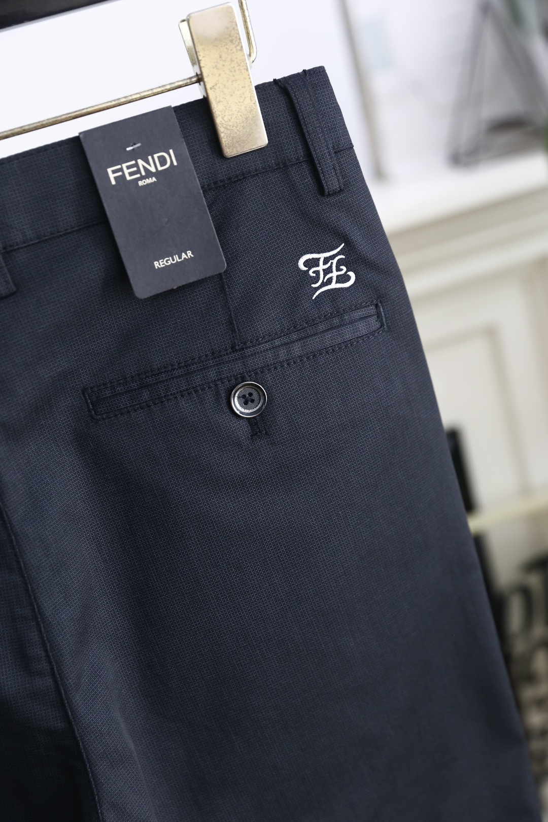 🔥芬迪/Fe*di.2025夏季时尚男士休闲西裤！采用舒适透气面料，奢华经典品牌LOGO设计！上身随意舒