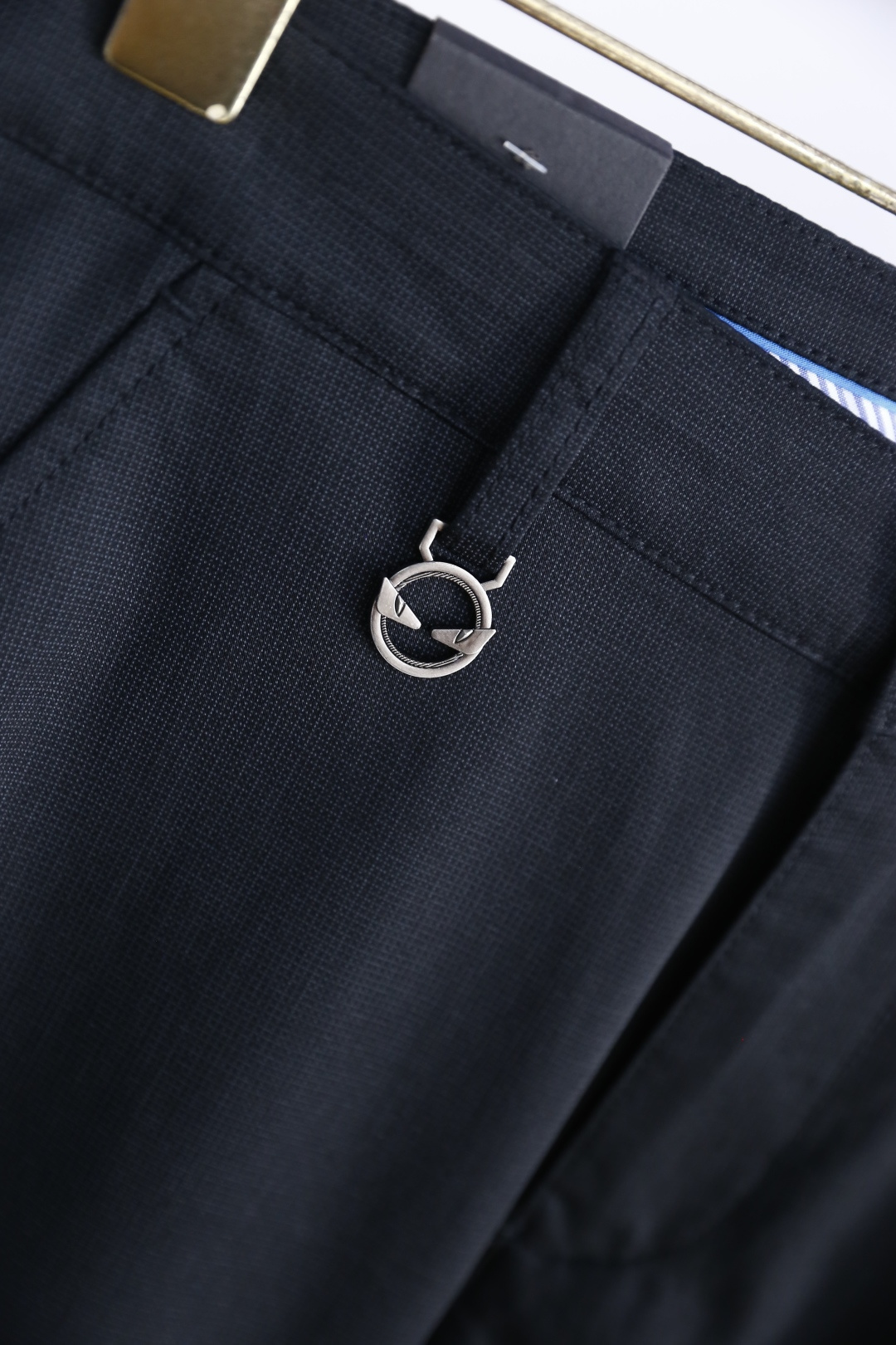 🔥芬迪/Fe*di.2025夏季时尚男士休闲西裤！采用舒适透气面料，奢华经典品牌LOGO设计！上身随意舒