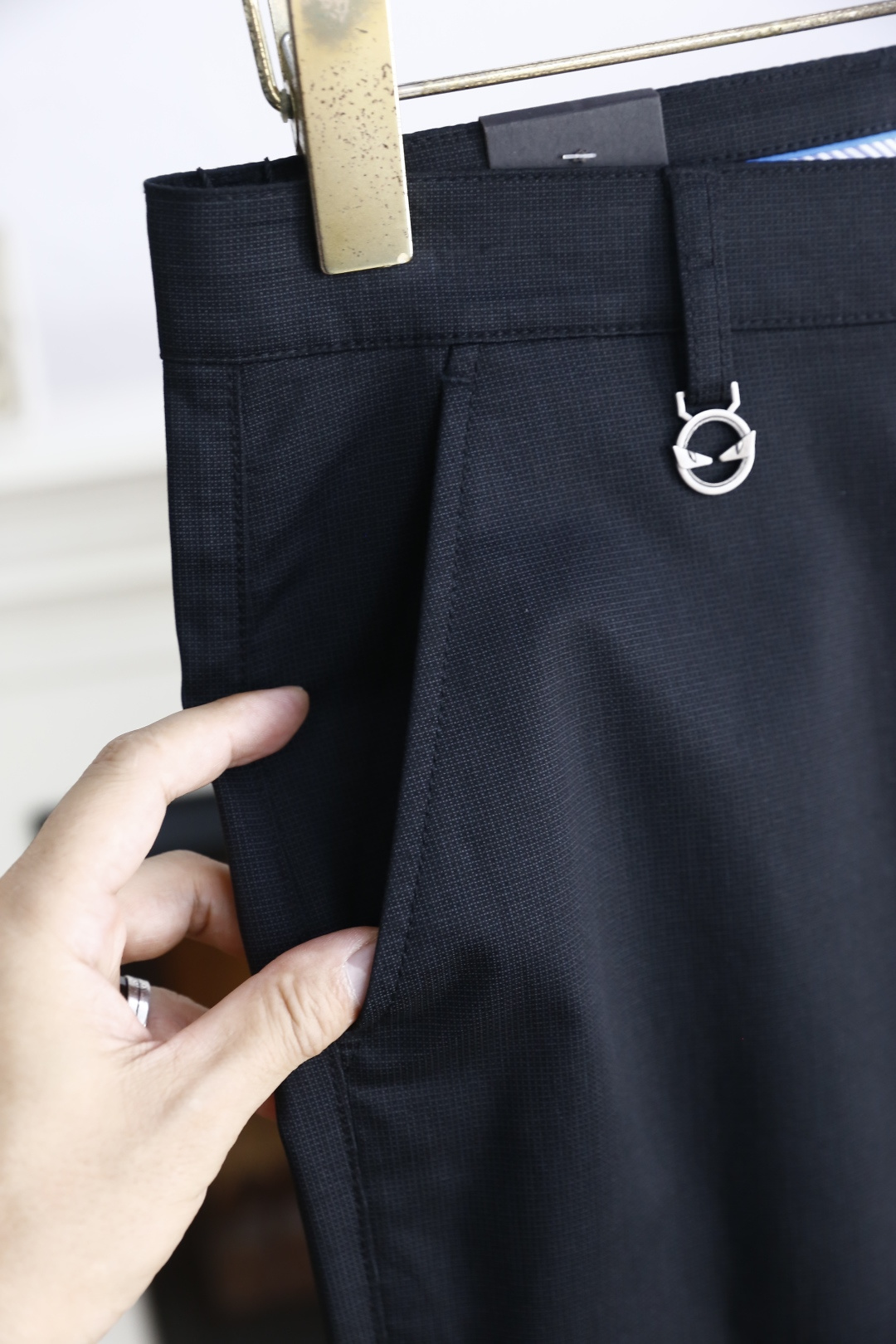 🔥芬迪/Fe*di.2025夏季时尚男士休闲西裤！采用舒适透气面料，奢华经典品牌LOGO设计！上身随意舒