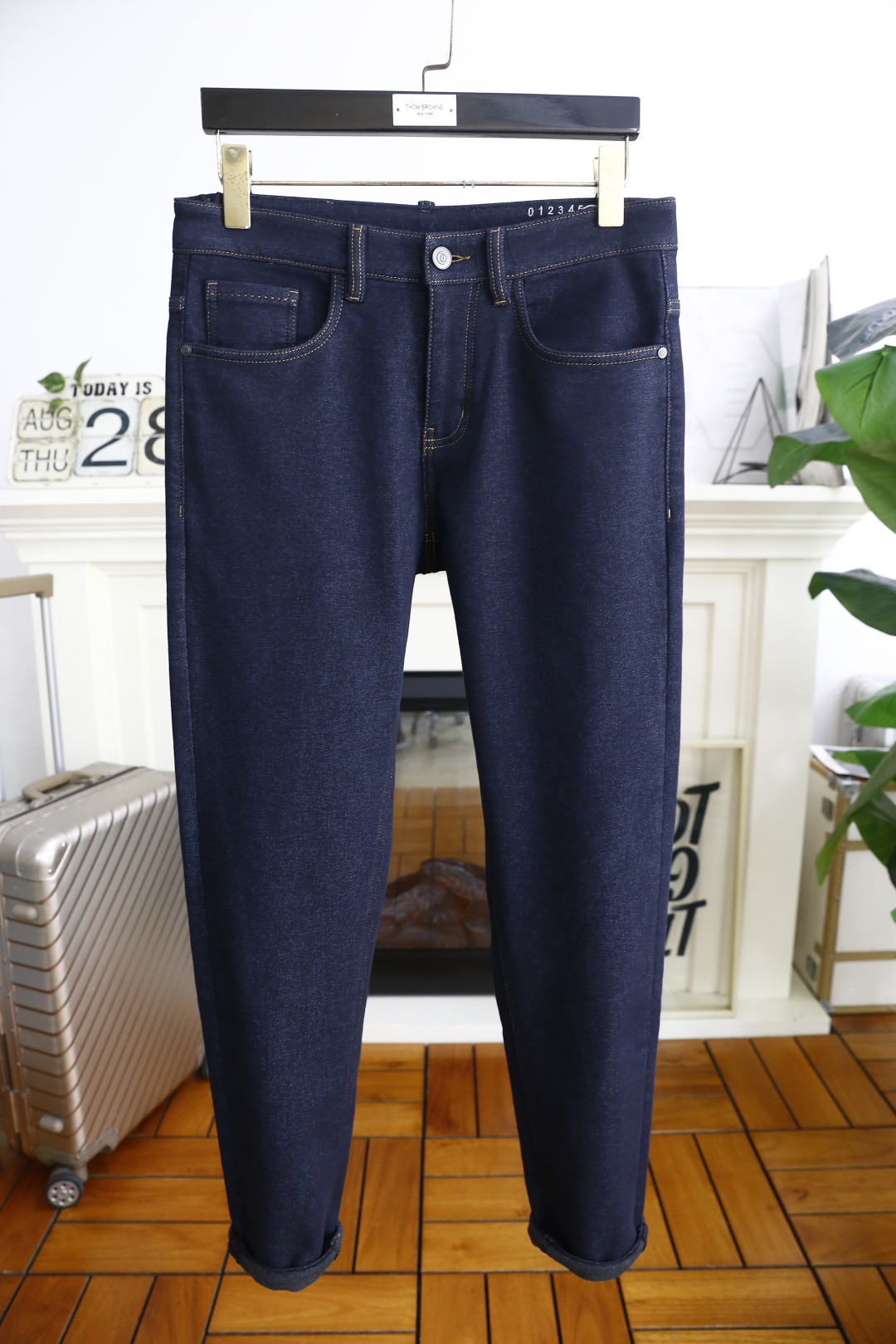 NO:522457,Martin Magira. 2025 autumn new product original single high-end men's jeans!  Luxury and classic brand LOGO accessories, very comfortable to wear, low-key and luxurious, very classy when worn, no need to say much about the trouser style and cutting. The upper body is exquisite and vivid, and the top quality is top-quality. The selection of truly palace-grade denim. High-end top-washed denim fabric, excellent quality, and heavy washing makes the pants very soft!  Not picky about people, the upper body is absolutely stylish and extremely luxurious. The counter size is 30-38, and there are 35!  Shipping the next day!  ,masion margiela,jeans,alexander wang19860909马丁马吉拉. 2025秋季新品原单高端男士牛仔裤！奢华经典品牌LOGO配饰 身穿着非常舒适 低调不失奢华 穿出去非常有档次 裤型款式和裁剪亦无需多言 上身精致跃然高档一等一顶级质料 真正殿堂级的牛仔布选用 高档顶级洗水牛仔面料,品质卓然,经过重水洗使得裤子很柔软！不挑人 上身绝对的有型 极度奢华. 专柜尺码30-38,有35！隔天出货！,,masion margiela,jeans,alexander wang,Men's clothing