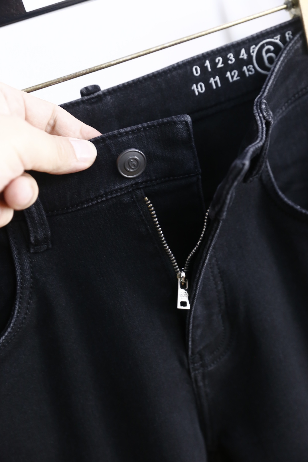 🔥马丁马吉拉.2025秋季新品原单高端男士牛仔裤！奢华经典品牌🔢LOGO配饰 身穿着非常舒适 低调不失奢