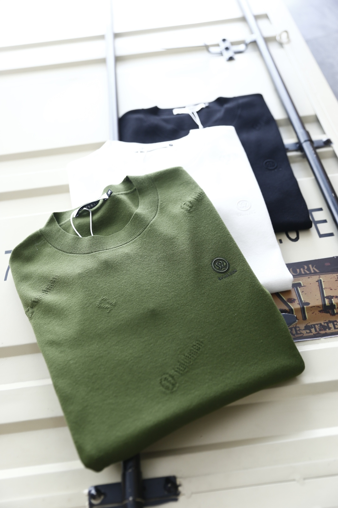 🔥LULU.2025秋季新款🆕时尚男士圆领短袖针织衫！奢华经典定制LOGO设计！高级定制百搭款式 任何人