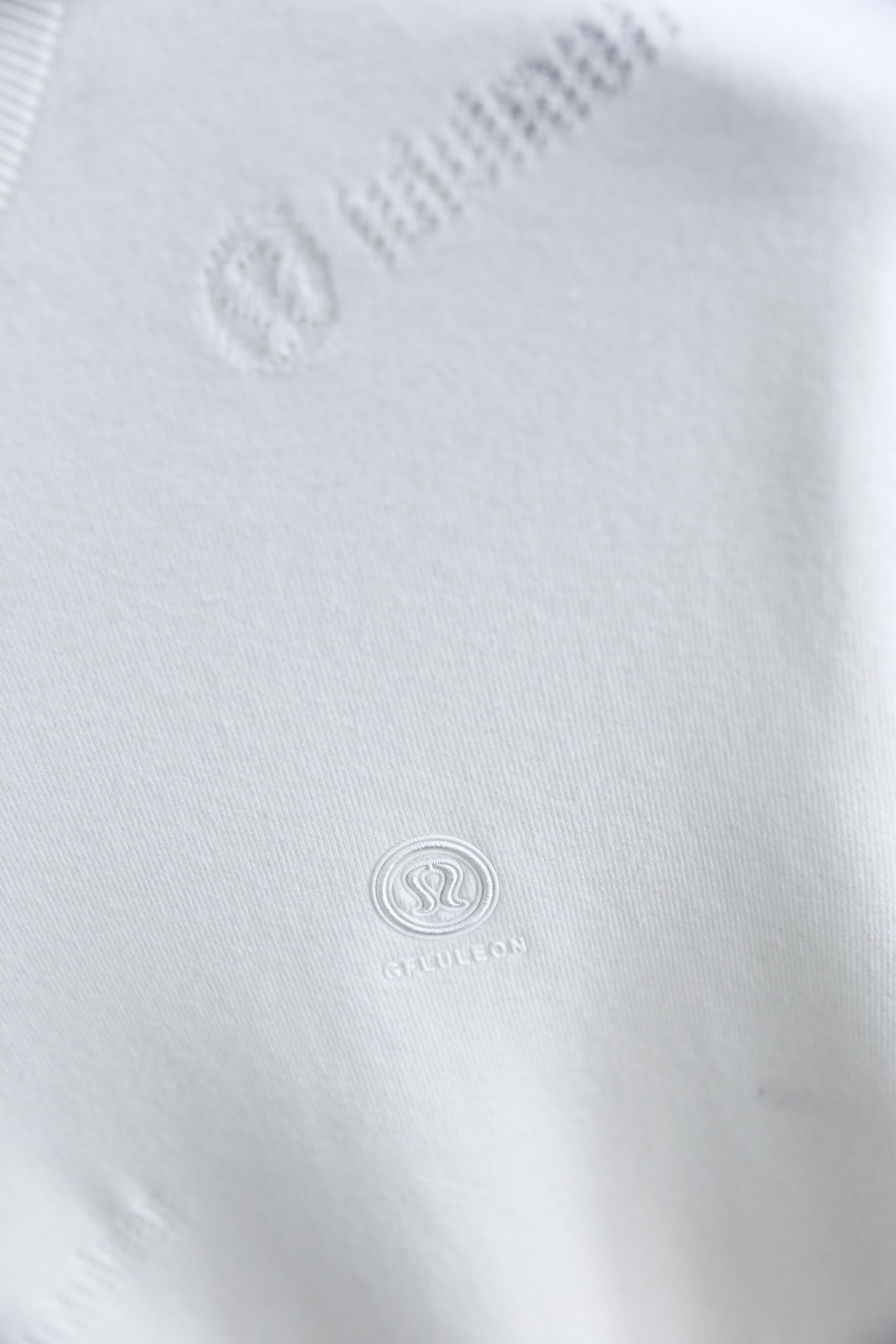 🔥LULU.2025秋季新款🆕时尚男士圆领短袖针织衫！奢华经典定制LOGO设计！高级定制百搭款式 任何人