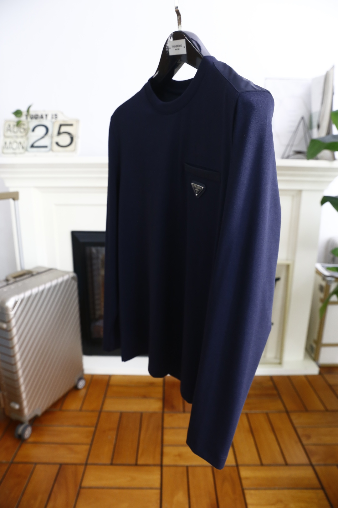 🔥普拉*/Pra*a.2025秋季新品时尚男士圆领长袖🔥胸前奢华经典三角标LOGO设计！绝对经得起时间的