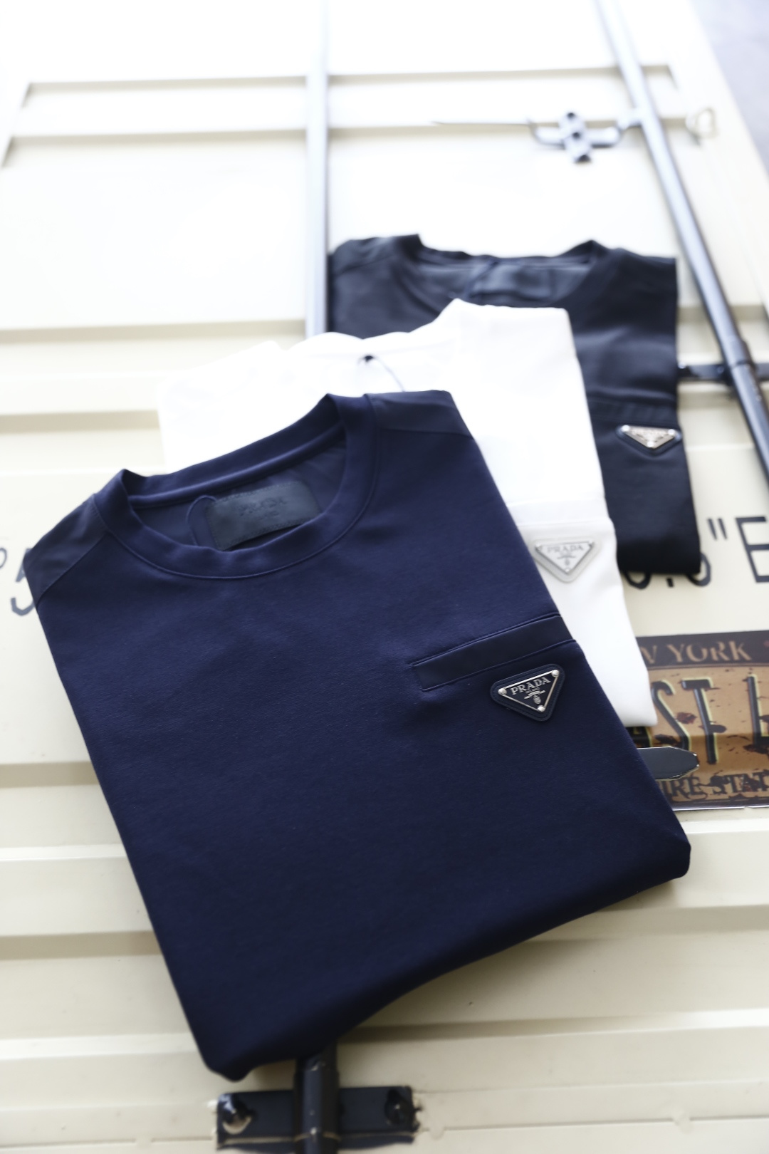 🔥普拉*/Pra*a.2025秋季新品时尚男士圆领长袖🔥胸前奢华经典三角标LOGO设计！绝对经得起时间的