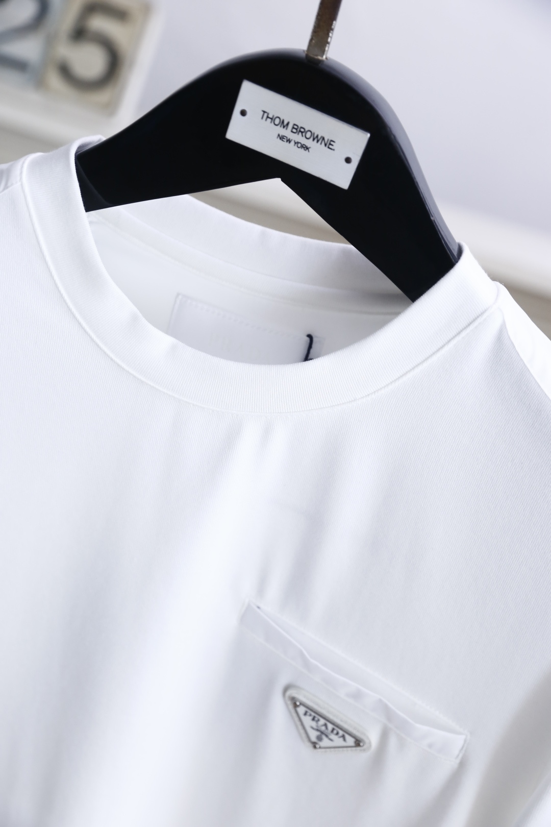 🔥普拉*/Pra*a.2025秋季新品时尚男士圆领长袖🔥胸前奢华经典三角标LOGO设计！绝对经得起时间的