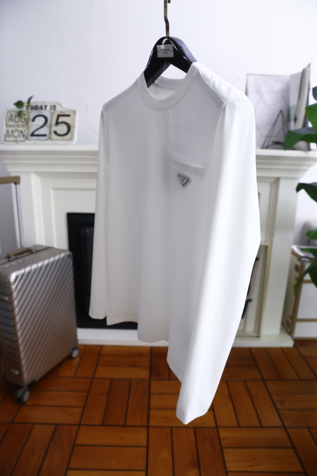 🔥普拉*/Pra*a.2025秋季新品时尚男士圆领长袖🔥胸前奢华经典三角标LOGO设计！绝对经得起时间的