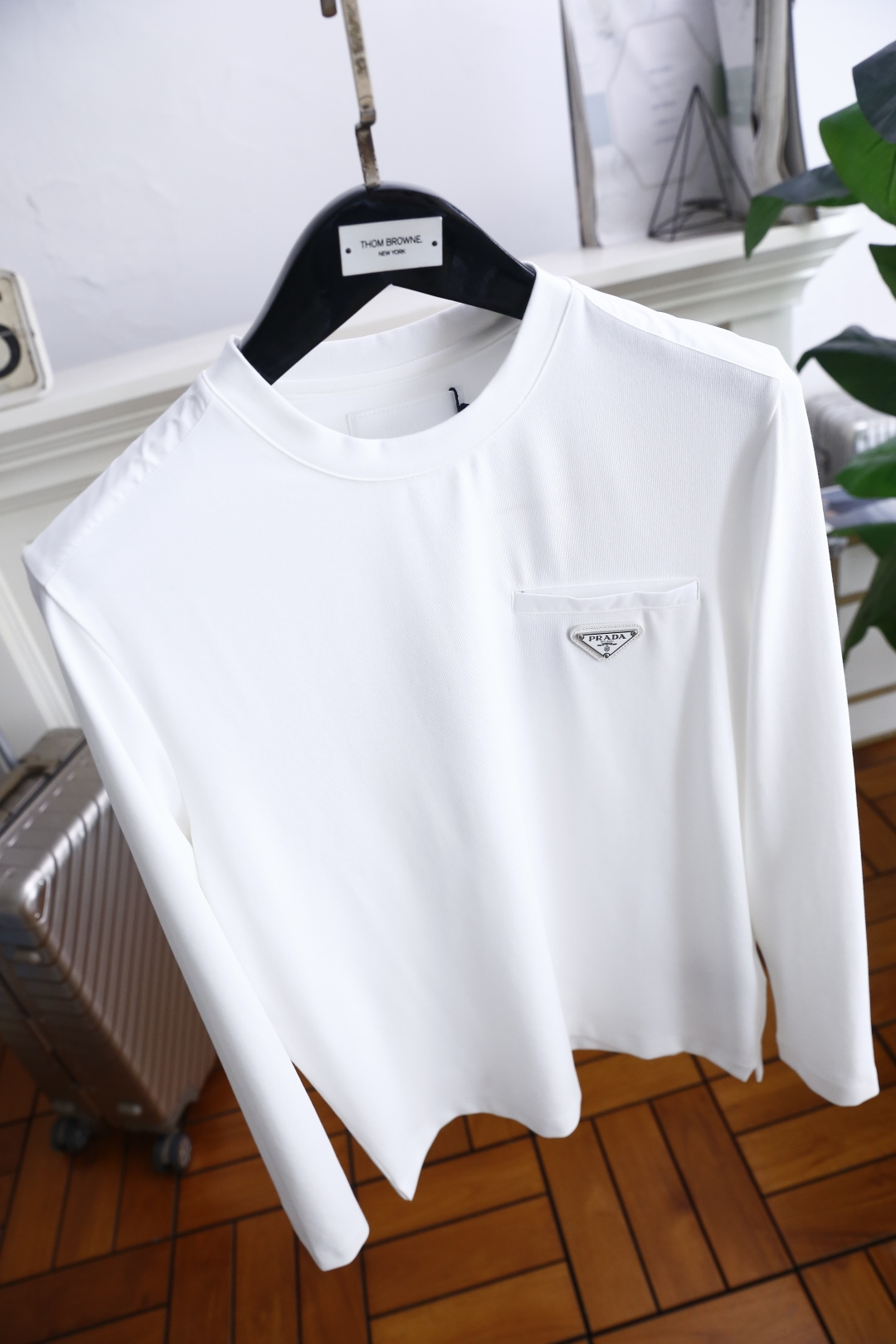 🔥普拉*/Pra*a.2025秋季新品时尚男士圆领长袖🔥胸前奢华经典三角标LOGO设计！绝对经得起时间的