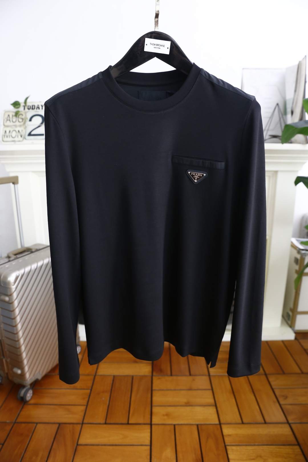 🔥普拉*/Pra*a.2025秋季新品时尚男士圆领长袖🔥胸前奢华经典三角标LOGO设计！绝对经得起时间的