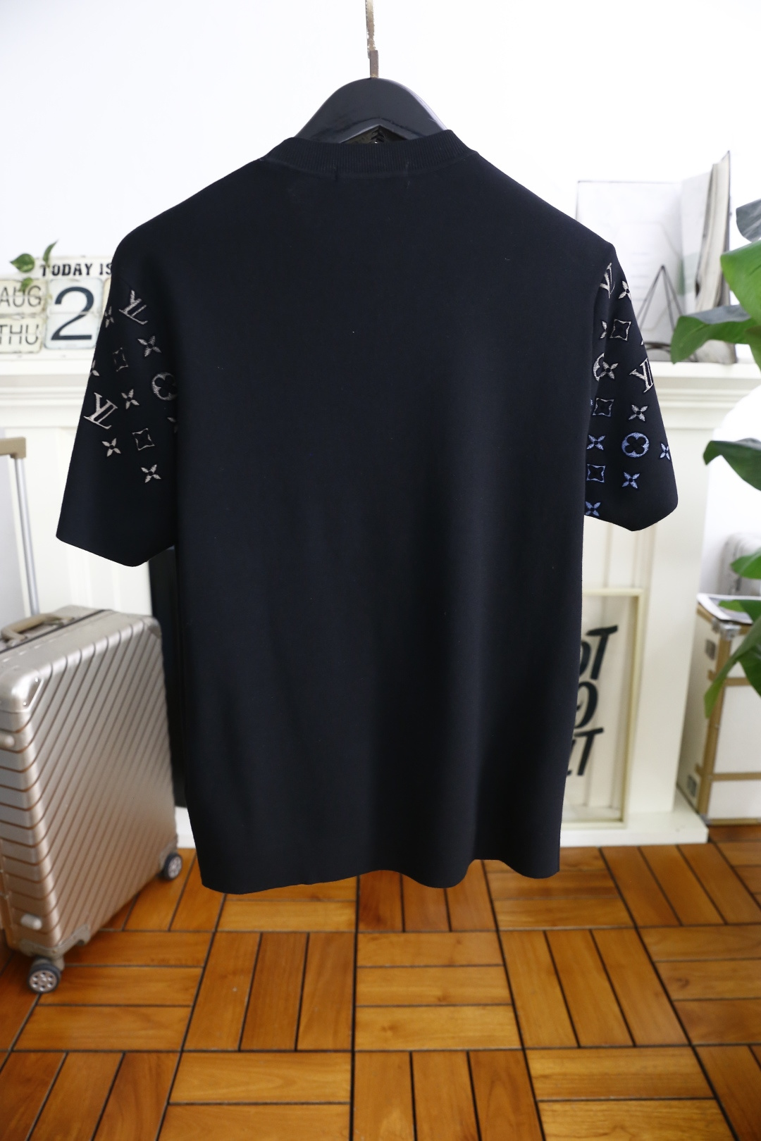 🔥路易威*/LV.2025秋季新款🆕时尚男士圆领短袖针织衫！奢华经典品牌LOGO设计！高级定制百搭款式 