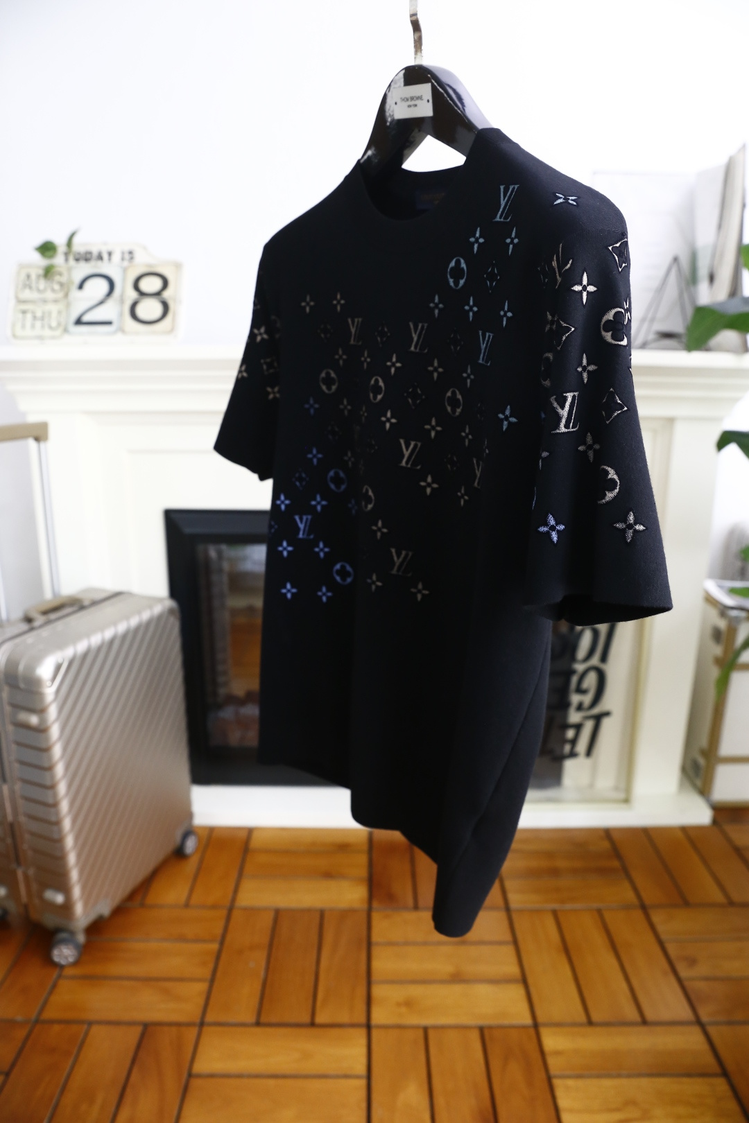 🔥路易威*/LV.2025秋季新款🆕时尚男士圆领短袖针织衫！奢华经典品牌LOGO设计！高级定制百搭款式 