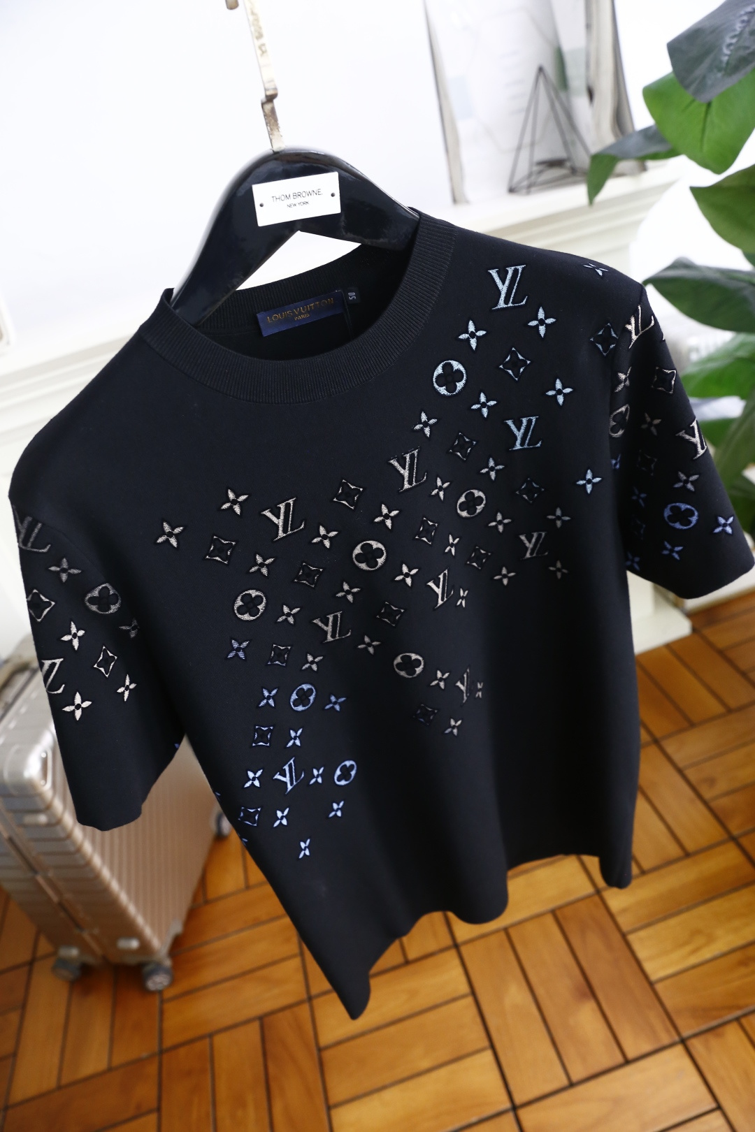 🔥路易威*/LV.2025秋季新款🆕时尚男士圆领短袖针织衫！奢华经典品牌LOGO设计！高级定制百搭款式 