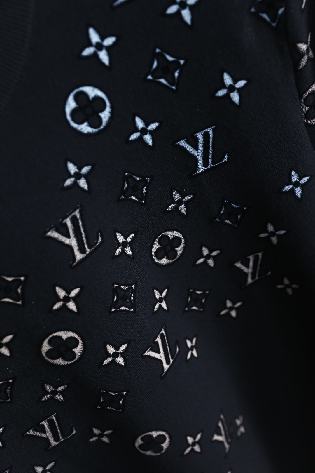 🔥路易威*/LV.2025秋季新款🆕时尚男士圆领短袖针织衫！奢华经典品牌LOGO设计！高级定制百搭款式 