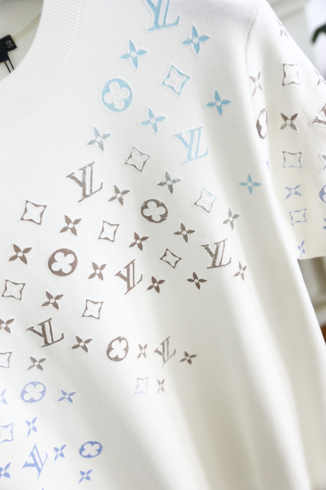 🔥路易威*/LV.2025秋季新款🆕时尚男士圆领短袖针织衫！奢华经典品牌LOGO设计！高级定制百搭款式 