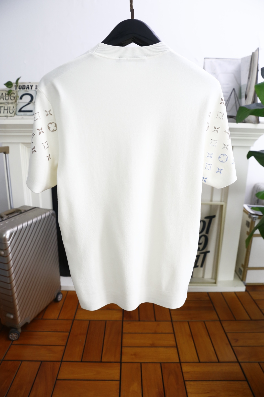 🔥路易威*/LV.2025秋季新款🆕时尚男士圆领短袖针织衫！奢华经典品牌LOGO设计！高级定制百搭款式 