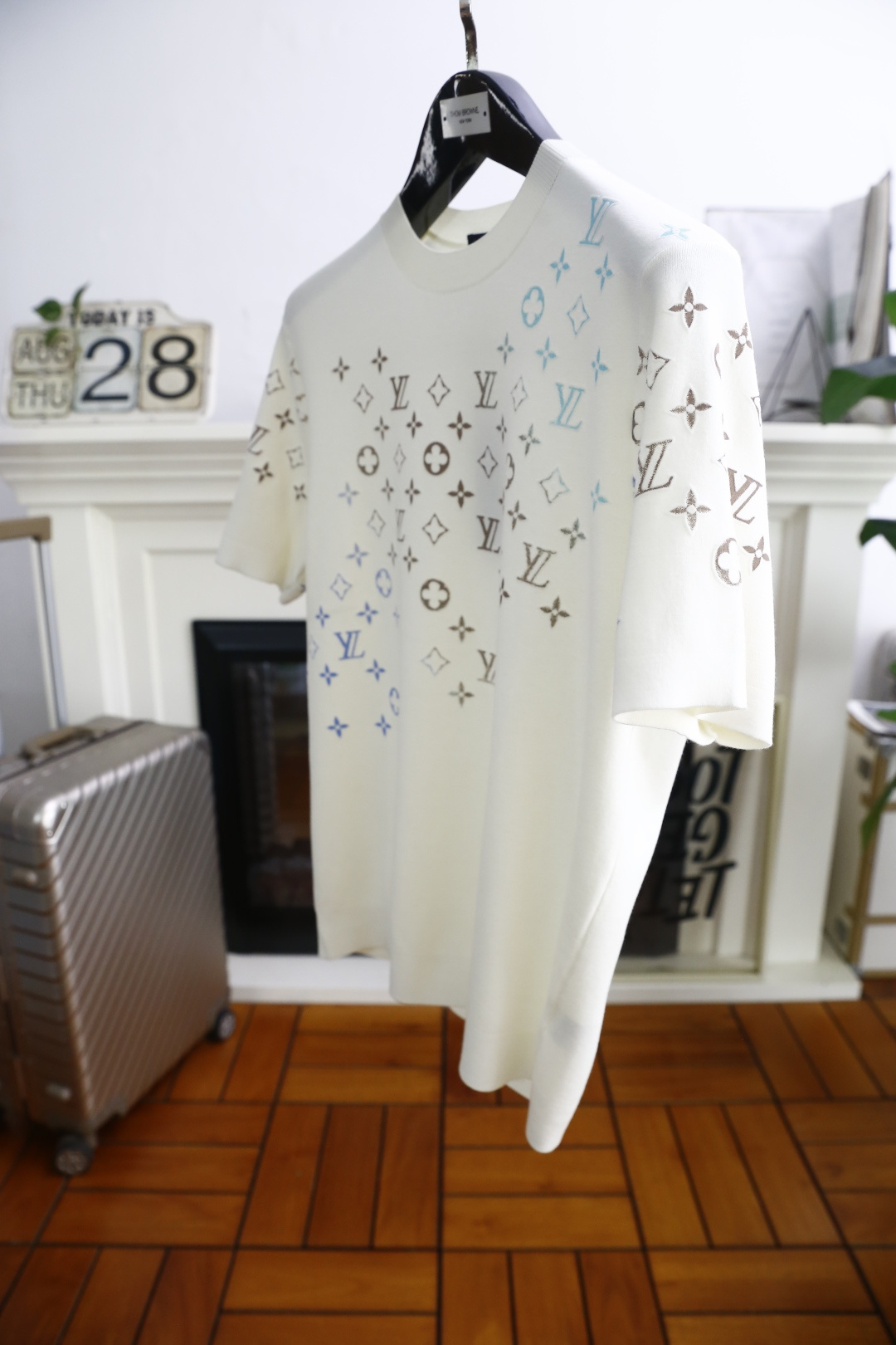 🔥路易威*/LV.2025秋季新款🆕时尚男士圆领短袖针织衫！奢华经典品牌LOGO设计！高级定制百搭款式 