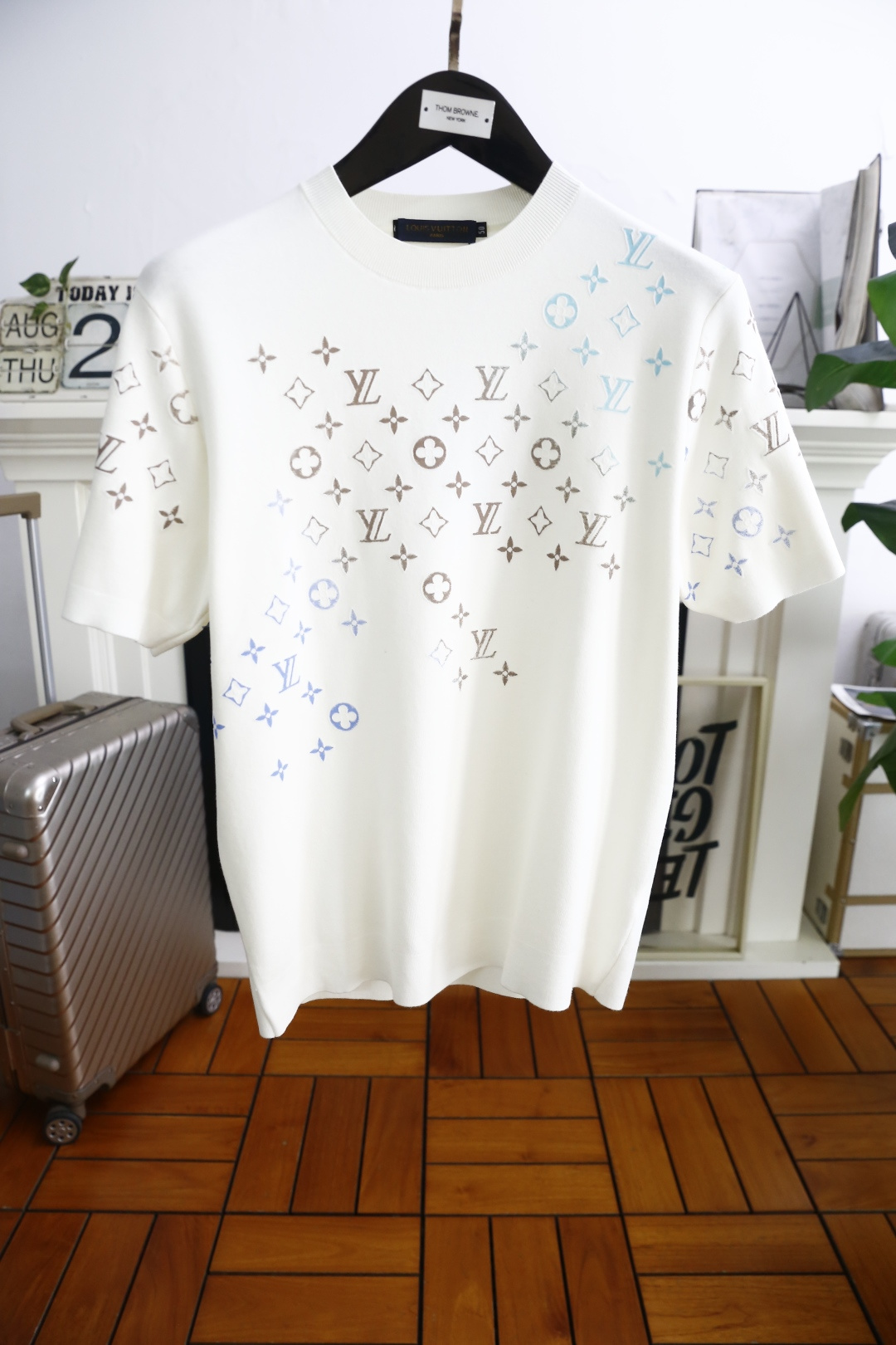 🔥路易威*/LV.2025秋季新款🆕时尚男士圆领短袖针织衫！奢华经典品牌LOGO设计！高级定制百搭款式 