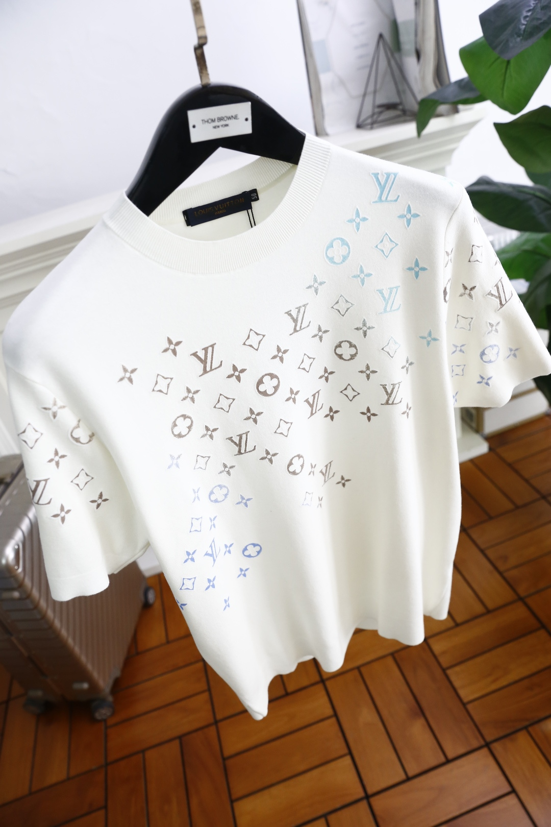 🔥路易威*/LV.2025秋季新款🆕时尚男士圆领短袖针织衫！奢华经典品牌LOGO设计！高级定制百搭款式 