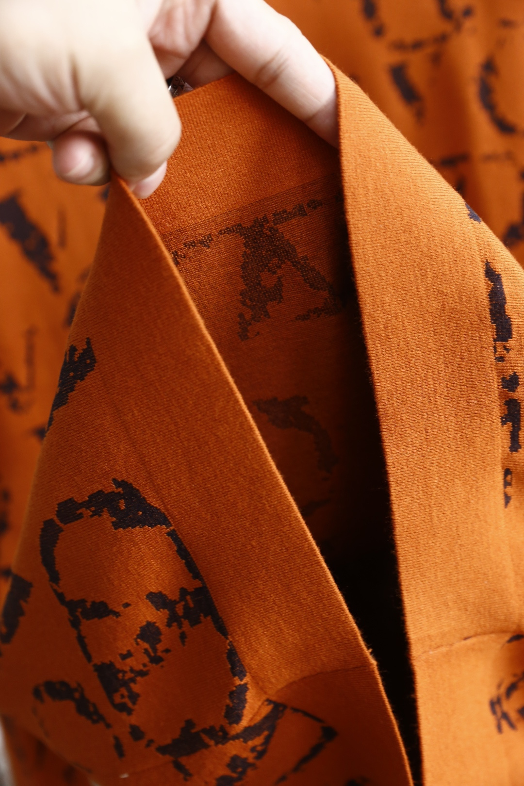 🔥华伦天奴.2025秋季新品男士长袖针织衫👍🏼独家呈现！奢华品牌元素LOGO搭配✅超级百搭极符合美学基调