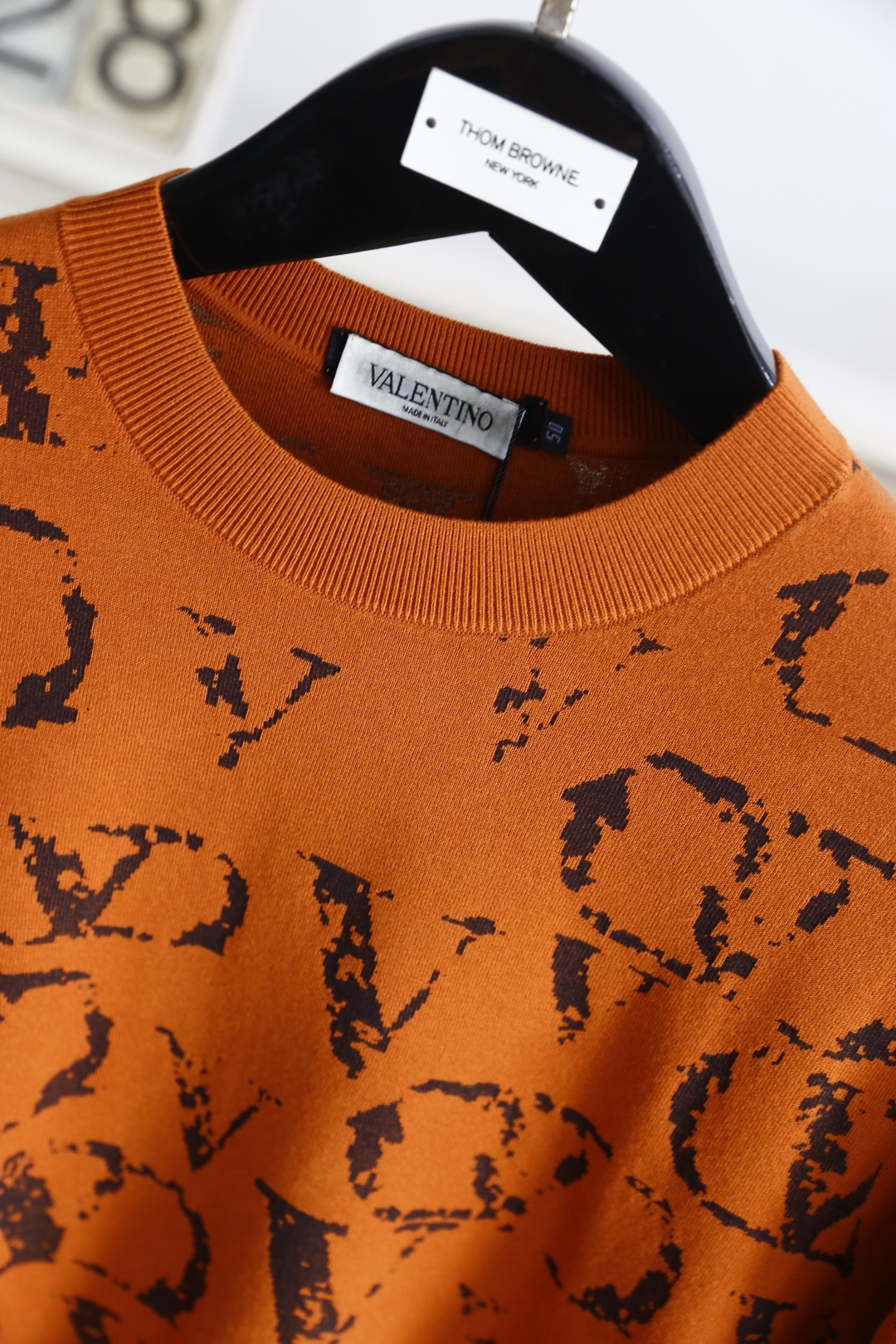 🔥华伦天奴.2025秋季新品男士长袖针织衫👍🏼独家呈现！奢华品牌元素LOGO搭配✅超级百搭极符合美学基调