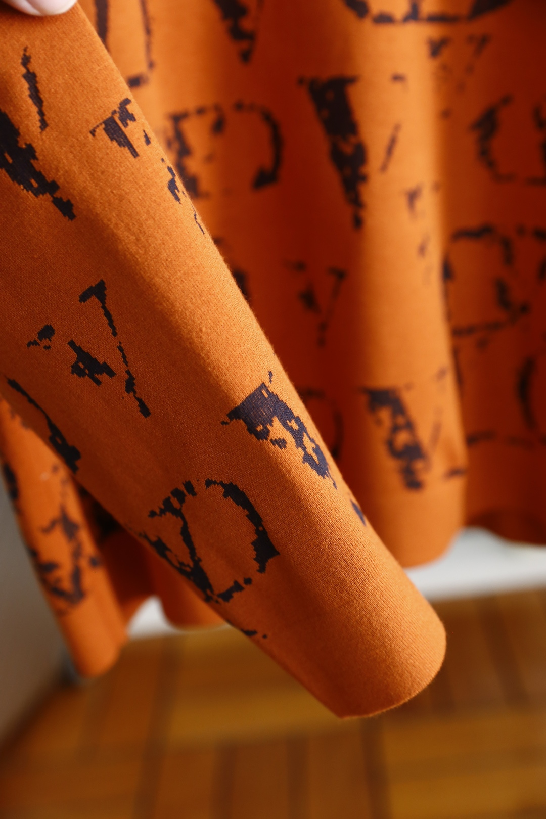 🔥华伦天奴.2025秋季新品男士长袖针织衫👍🏼独家呈现！奢华品牌元素LOGO搭配✅超级百搭极符合美学基调