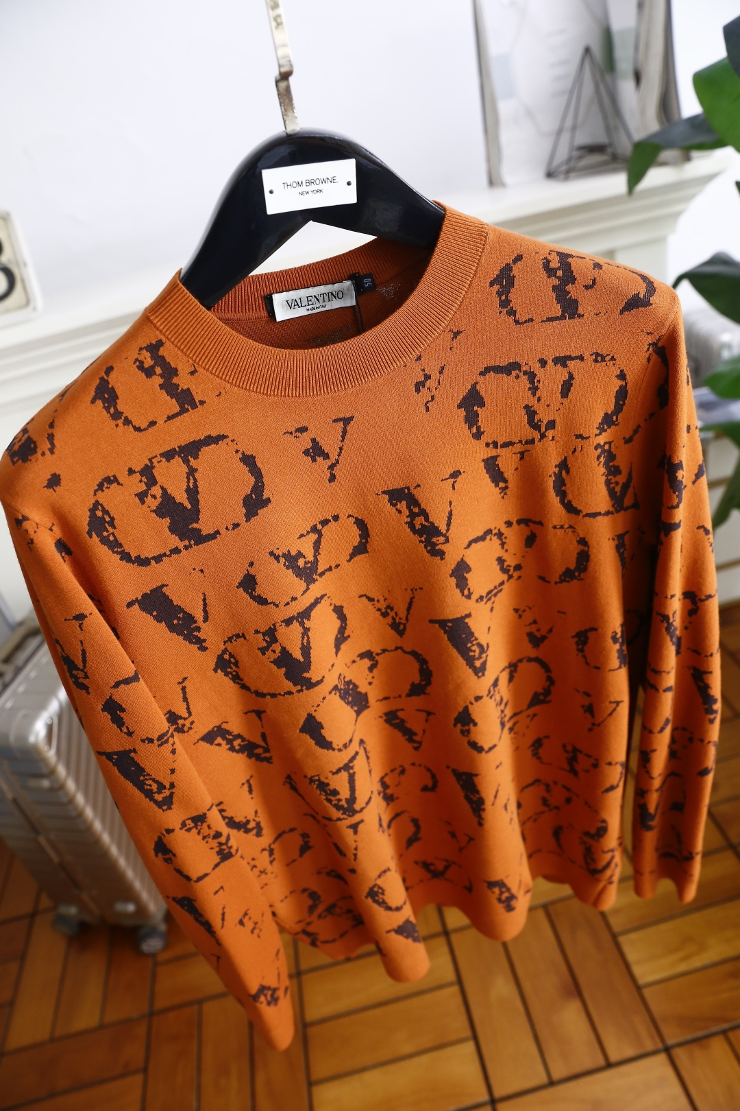 🔥华伦天奴.2025秋季新品男士长袖针织衫👍🏼独家呈现！奢华品牌元素LOGO搭配✅超级百搭极符合美学基调