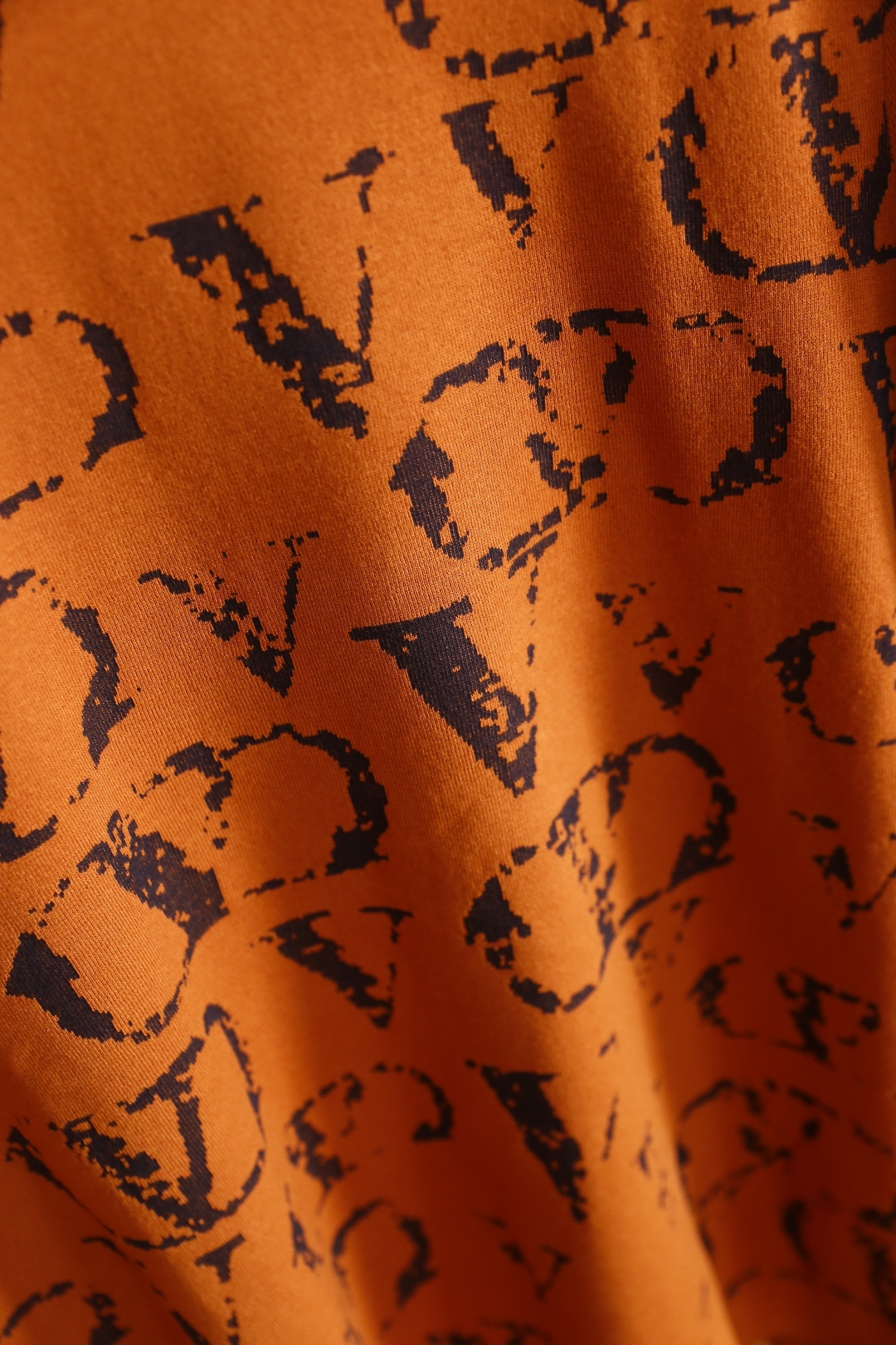 🔥华伦天奴.2025秋季新品男士长袖针织衫👍🏼独家呈现！奢华品牌元素LOGO搭配✅超级百搭极符合美学基调