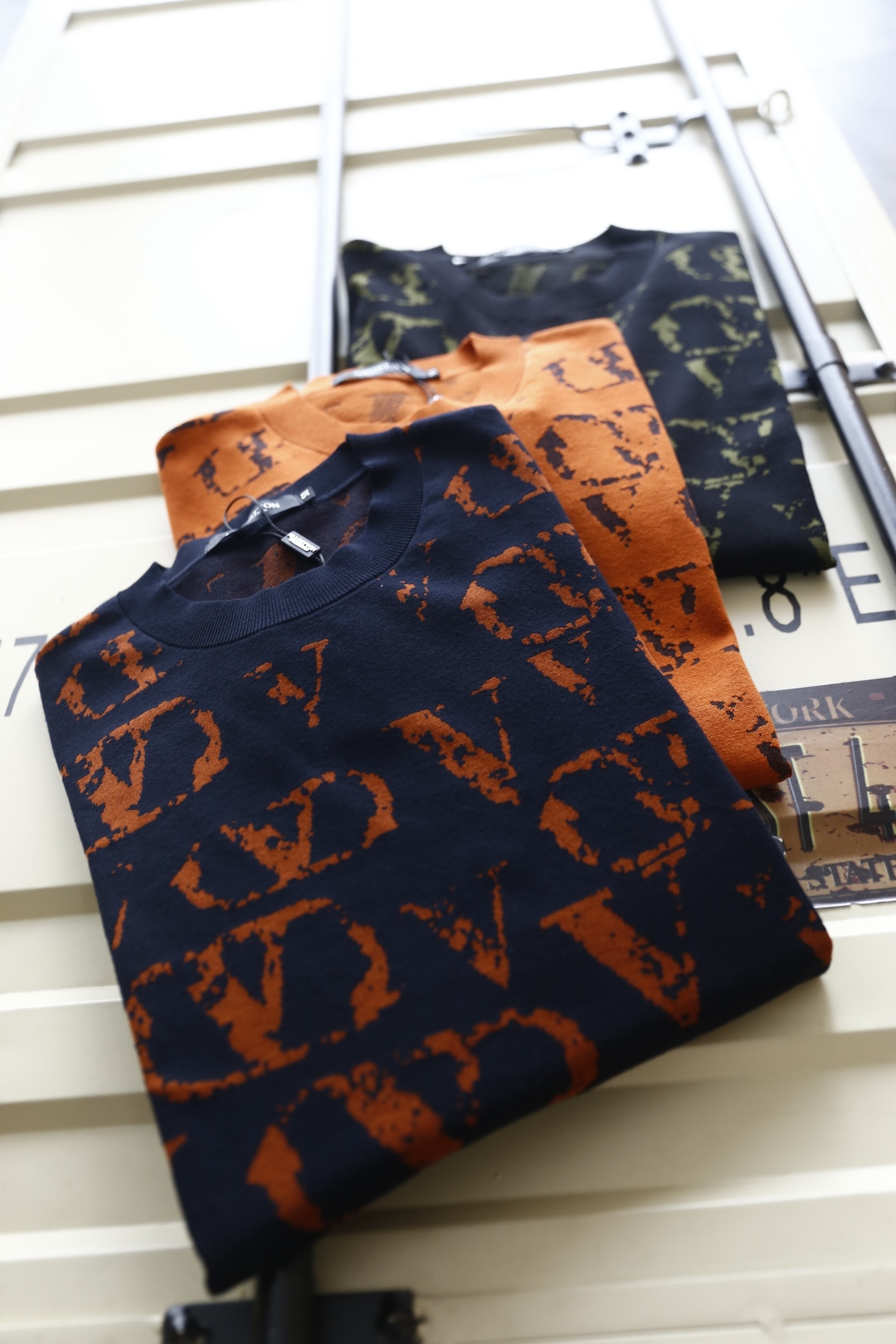 🔥华伦天奴.2025秋季新品男士长袖针织衫👍🏼独家呈现！奢华品牌元素LOGO搭配✅超级百搭极符合美学基调