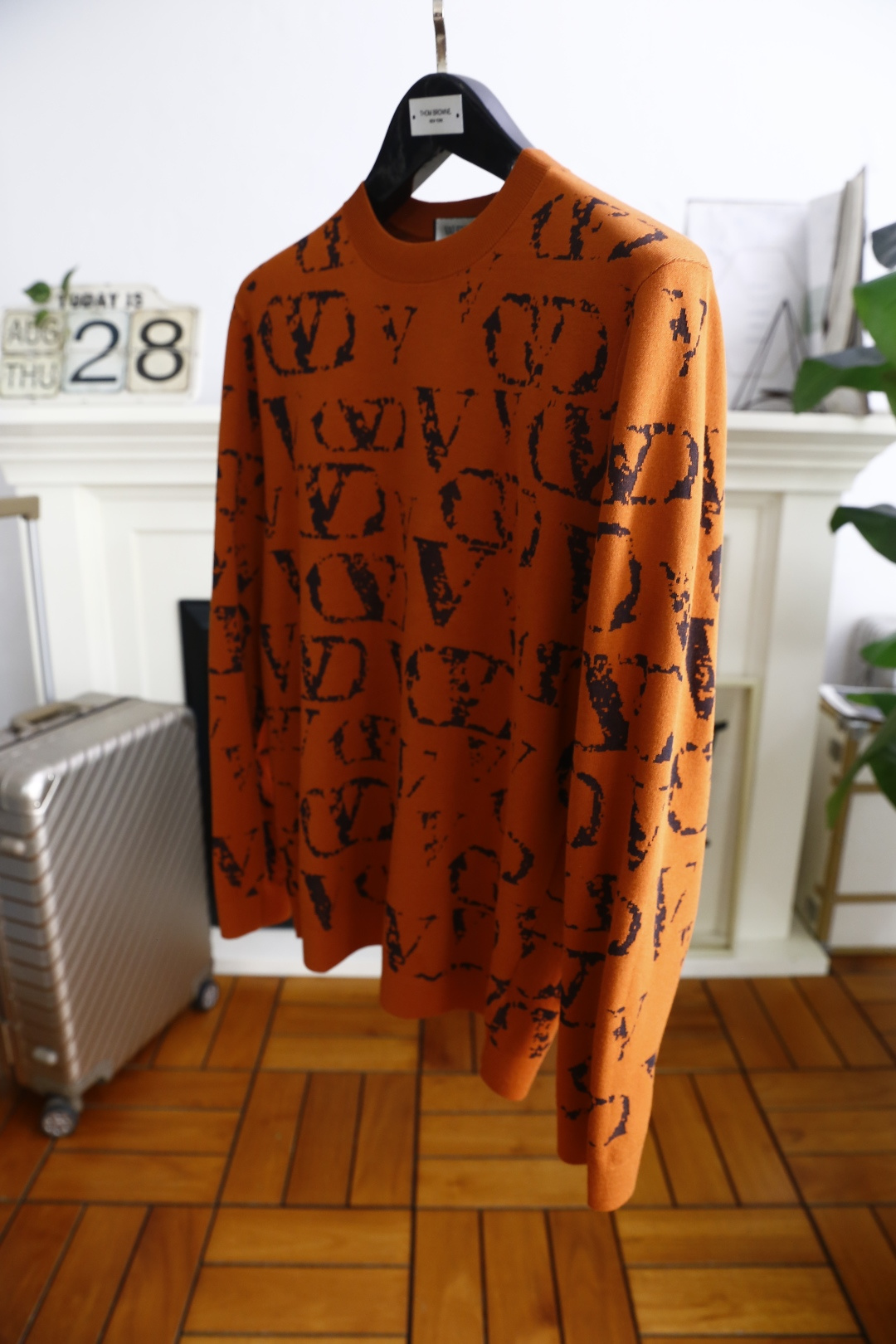 🔥华伦天奴.2025秋季新品男士长袖针织衫👍🏼独家呈现！奢华品牌元素LOGO搭配✅超级百搭极符合美学基调