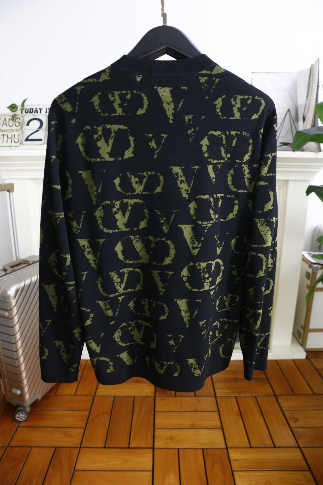 🔥华伦天奴.2025秋季新品男士长袖针织衫👍🏼独家呈现！奢华品牌元素LOGO搭配✅超级百搭极符合美学基调