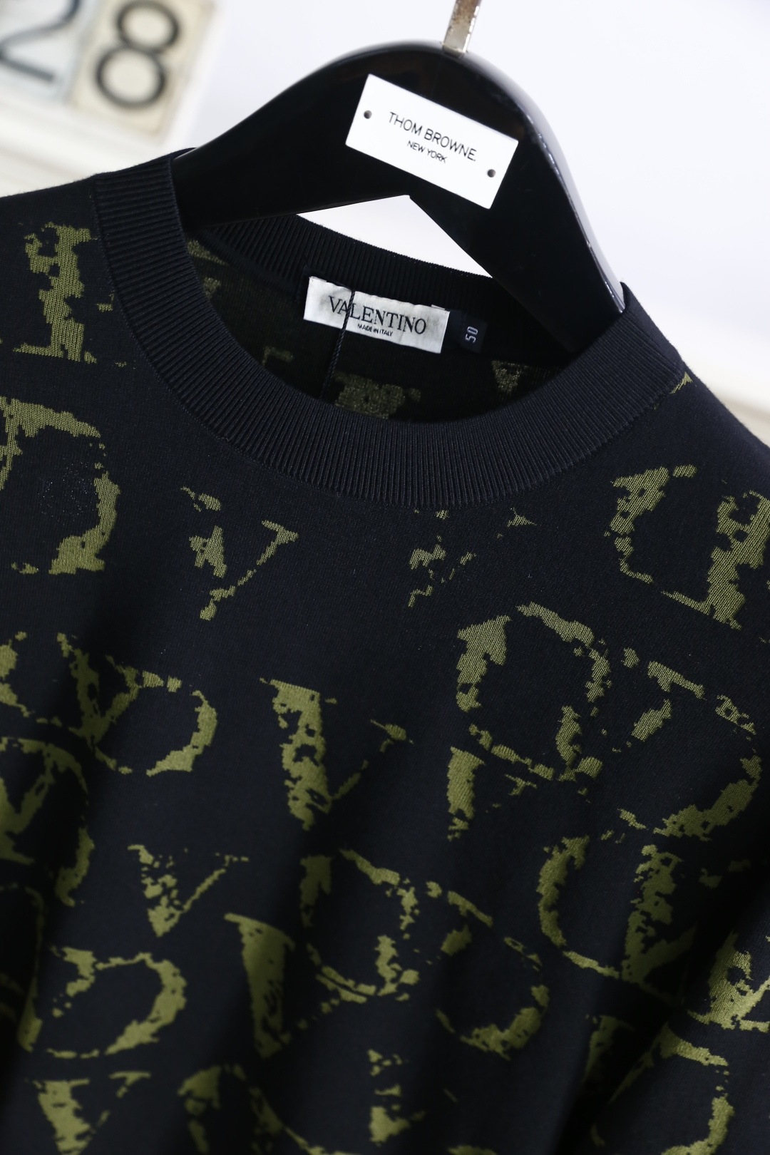 🔥华伦天奴.2025秋季新品男士长袖针织衫👍🏼独家呈现！奢华品牌元素LOGO搭配✅超级百搭极符合美学基调