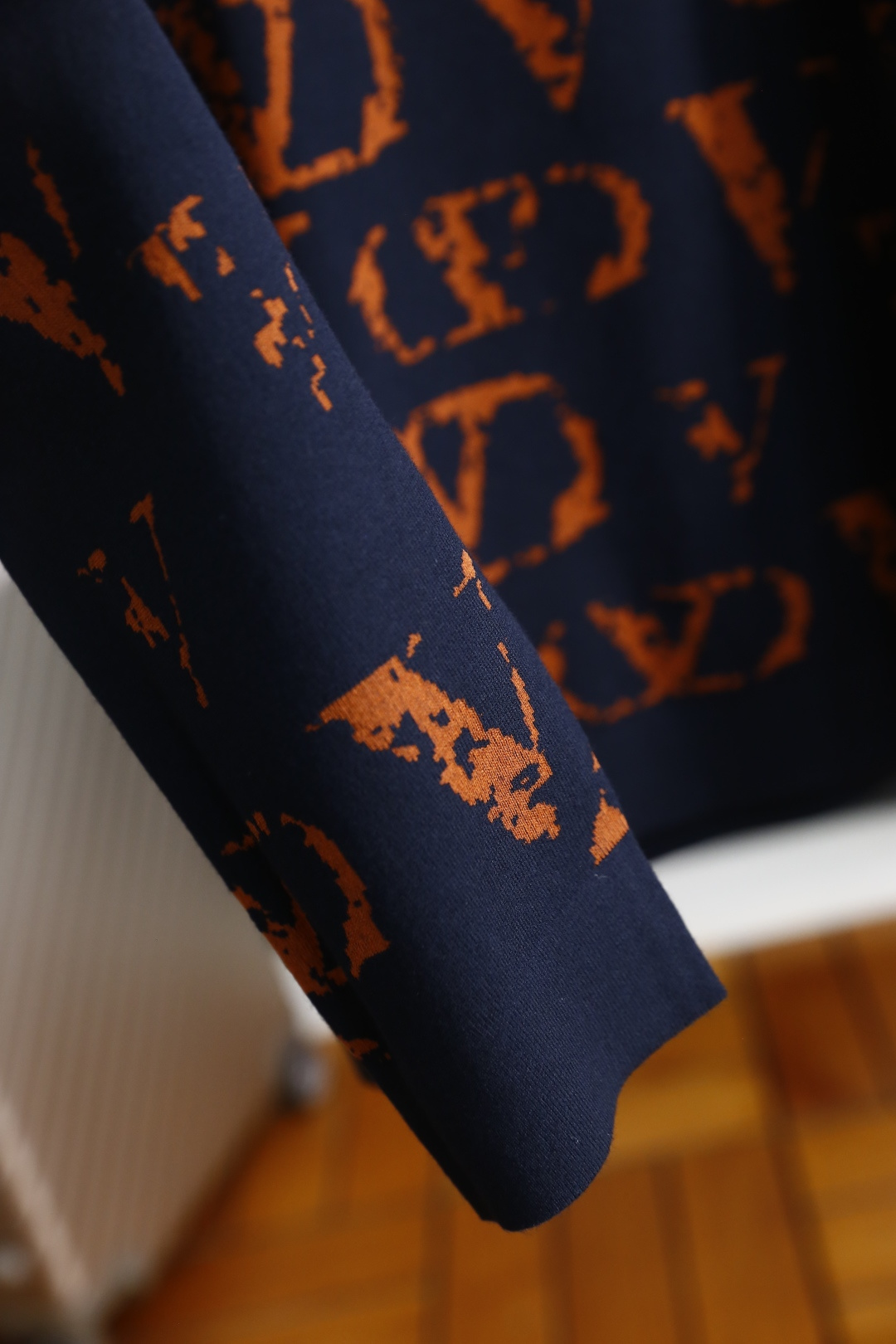 🔥华伦天奴.2025秋季新品男士长袖针织衫👍🏼独家呈现！奢华品牌元素LOGO搭配✅超级百搭极符合美学基调