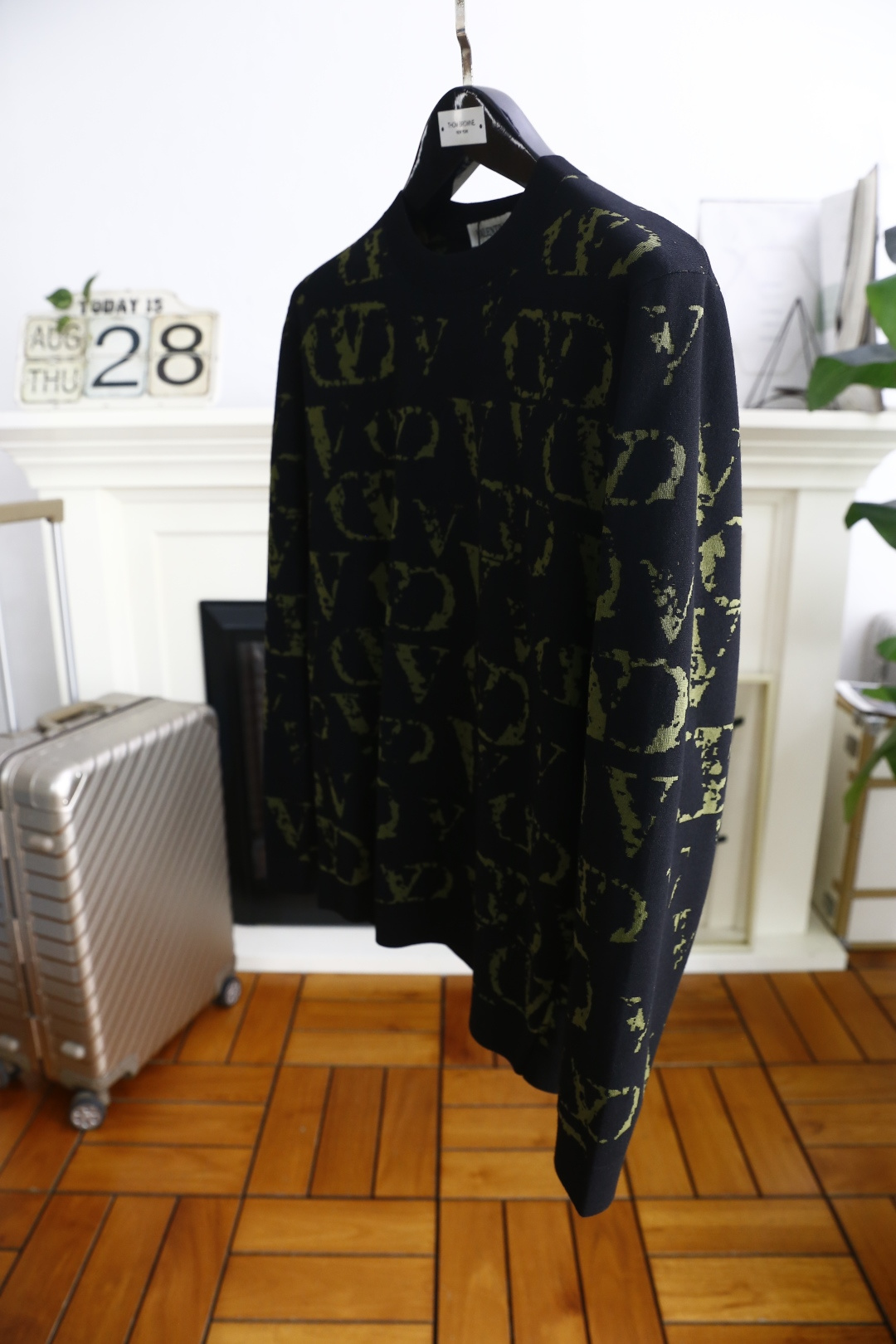 🔥华伦天奴.2025秋季新品男士长袖针织衫👍🏼独家呈现！奢华品牌元素LOGO搭配✅超级百搭极符合美学基调