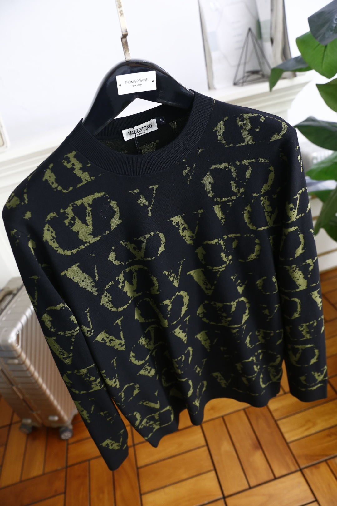 🔥华伦天奴.2025秋季新品男士长袖针织衫👍🏼独家呈现！奢华品牌元素LOGO搭配✅超级百搭极符合美学基调
