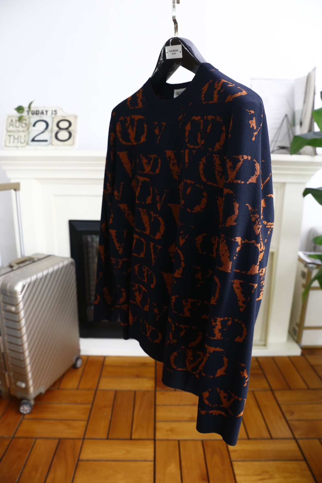 🔥华伦天奴.2025秋季新品男士长袖针织衫👍🏼独家呈现！奢华品牌元素LOGO搭配✅超级百搭极符合美学基调