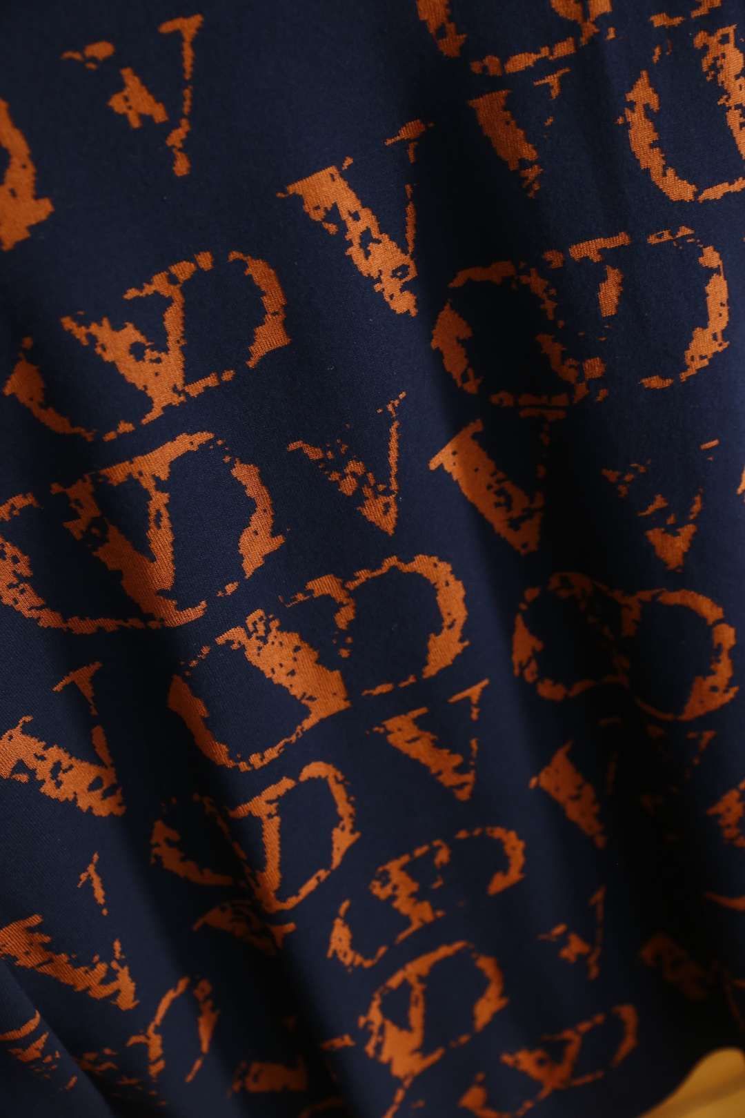 🔥华伦天奴.2025秋季新品男士长袖针织衫👍🏼独家呈现！奢华品牌元素LOGO搭配✅超级百搭极符合美学基调