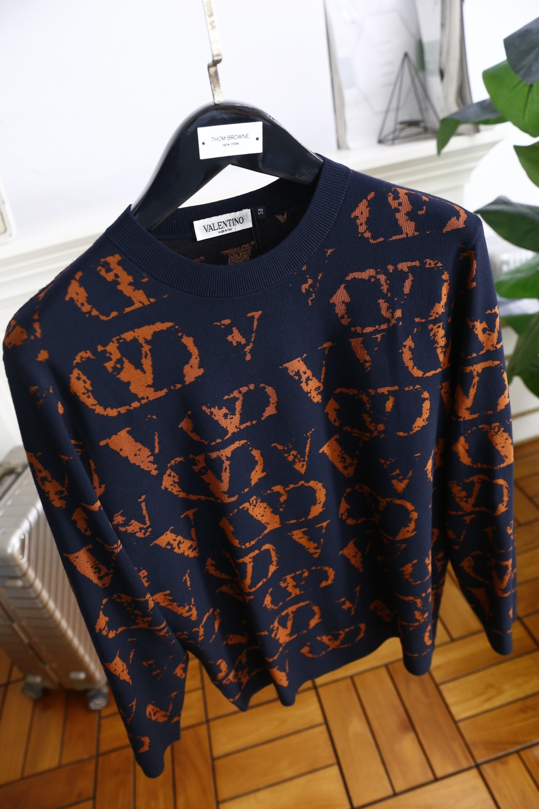 🔥华伦天奴.2025秋季新品男士长袖针织衫👍🏼独家呈现！奢华品牌元素LOGO搭配✅超级百搭极符合美学基调