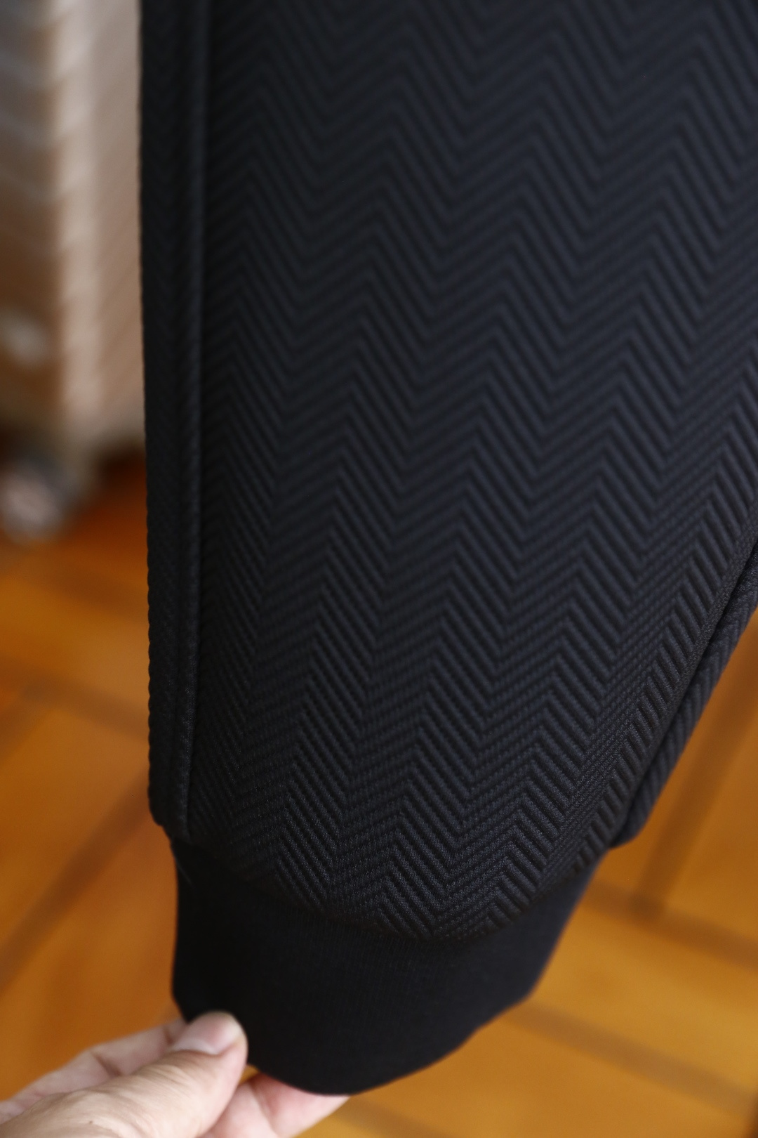 🔥葆蝶家/BV.2025秋季时尚新品男士休闲裤！采用进口舒适保暖面料，奢华经典品牌字母LOGO设计 上身